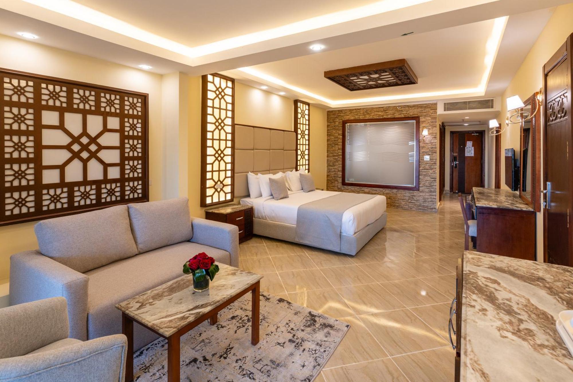 Swim Up Golden Triple Room Adults Only