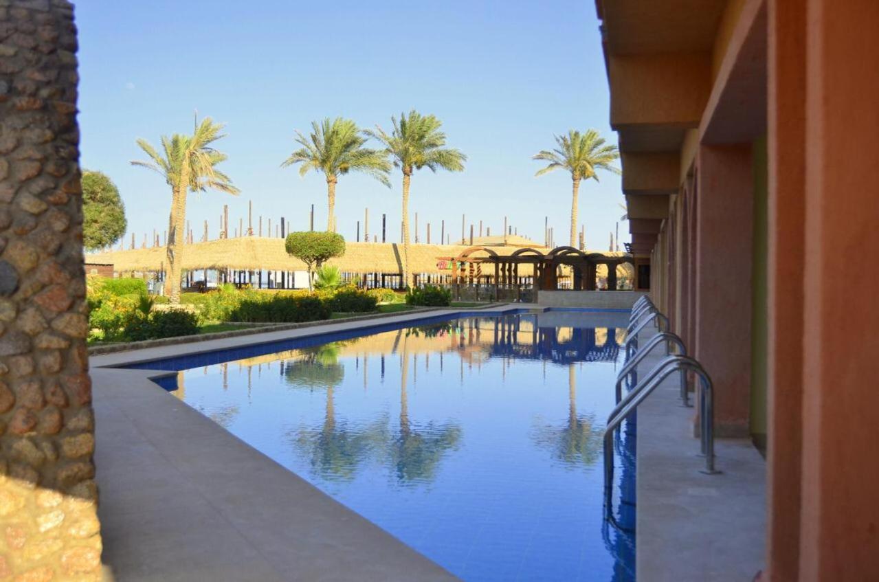 Swim Up Golden Triple Room Adults Only