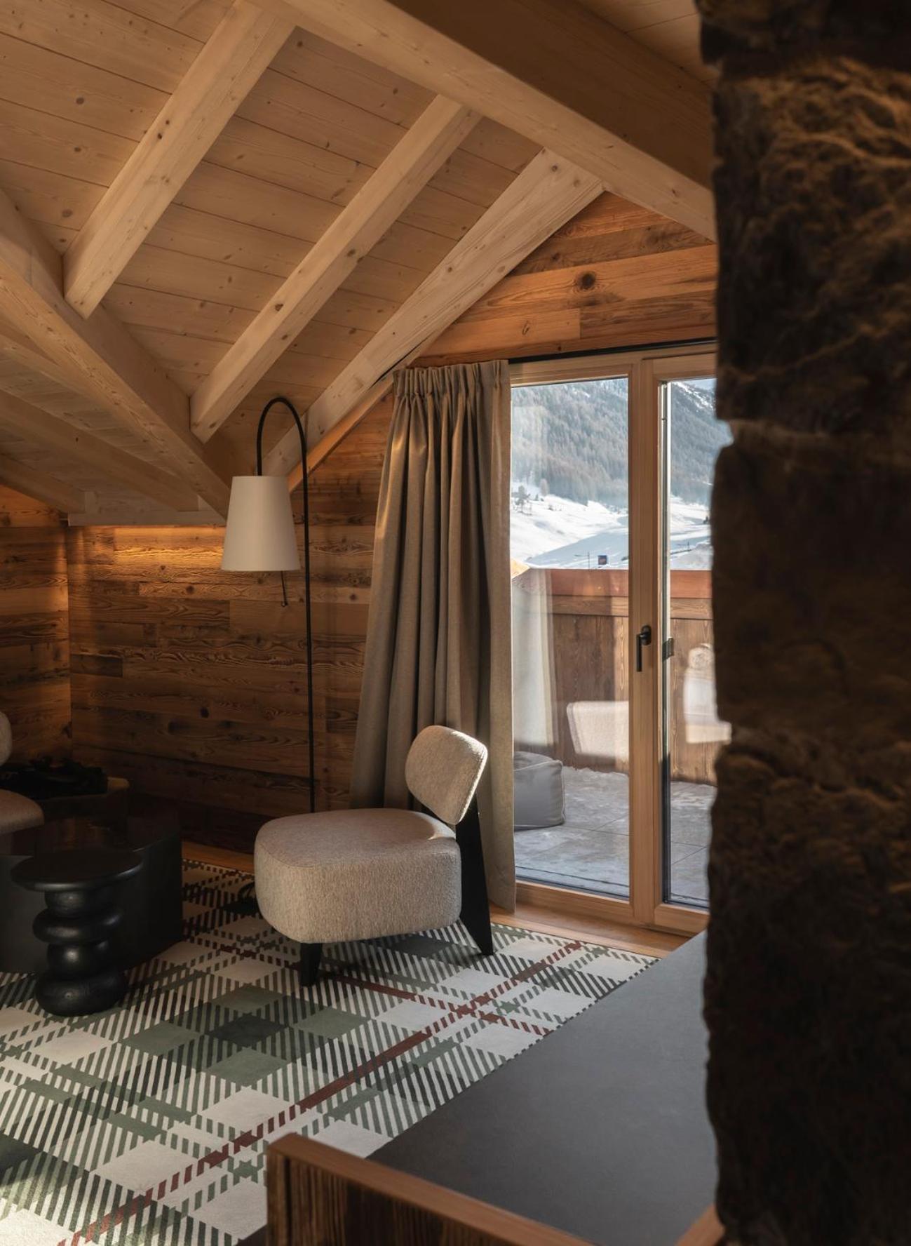 Deluxe Suite with Spa Bath,1746948764:JPEG