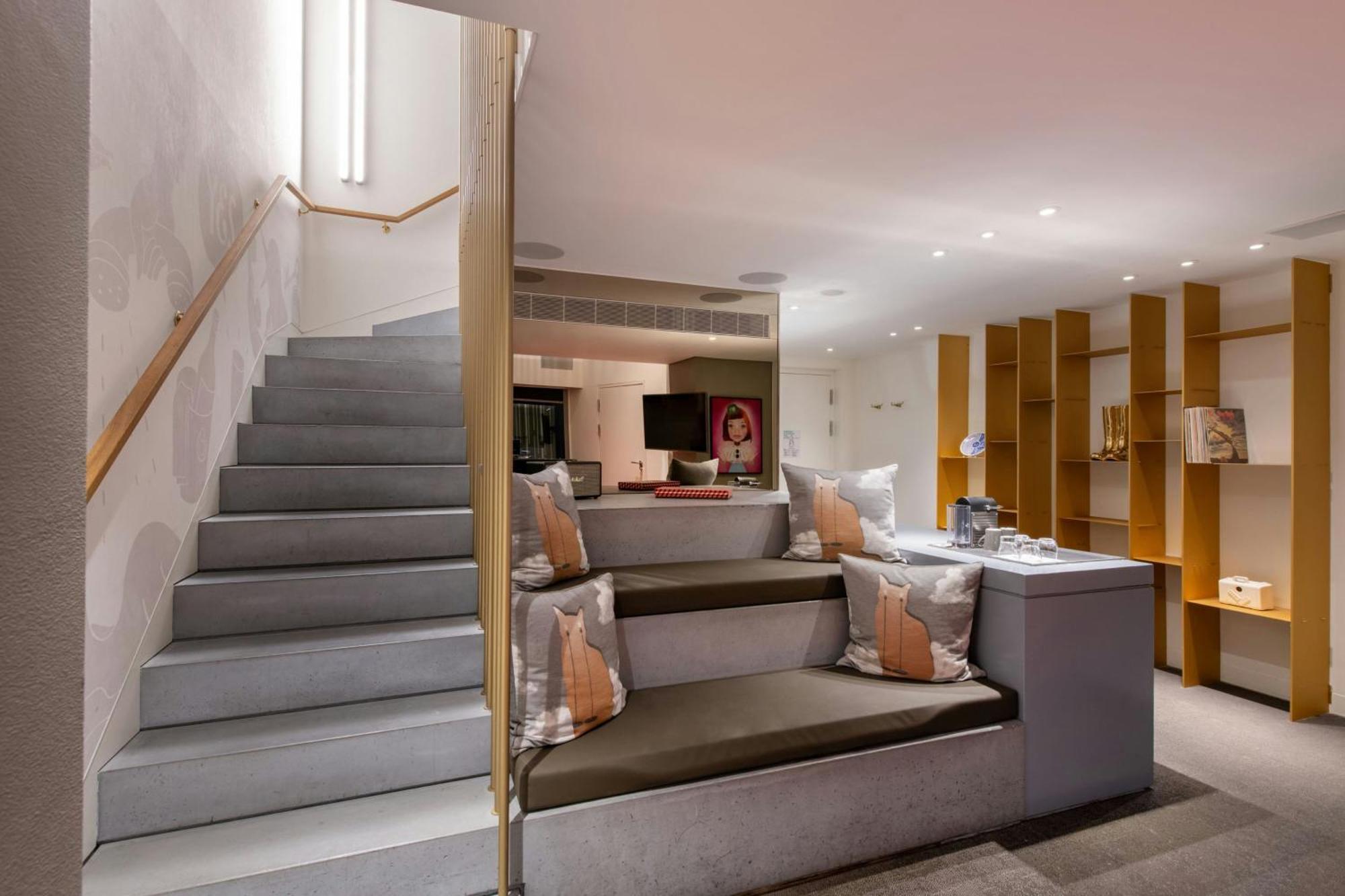 Supreme Suite Exchange 1 Bedroom Bi-level Loft Loft 1 King