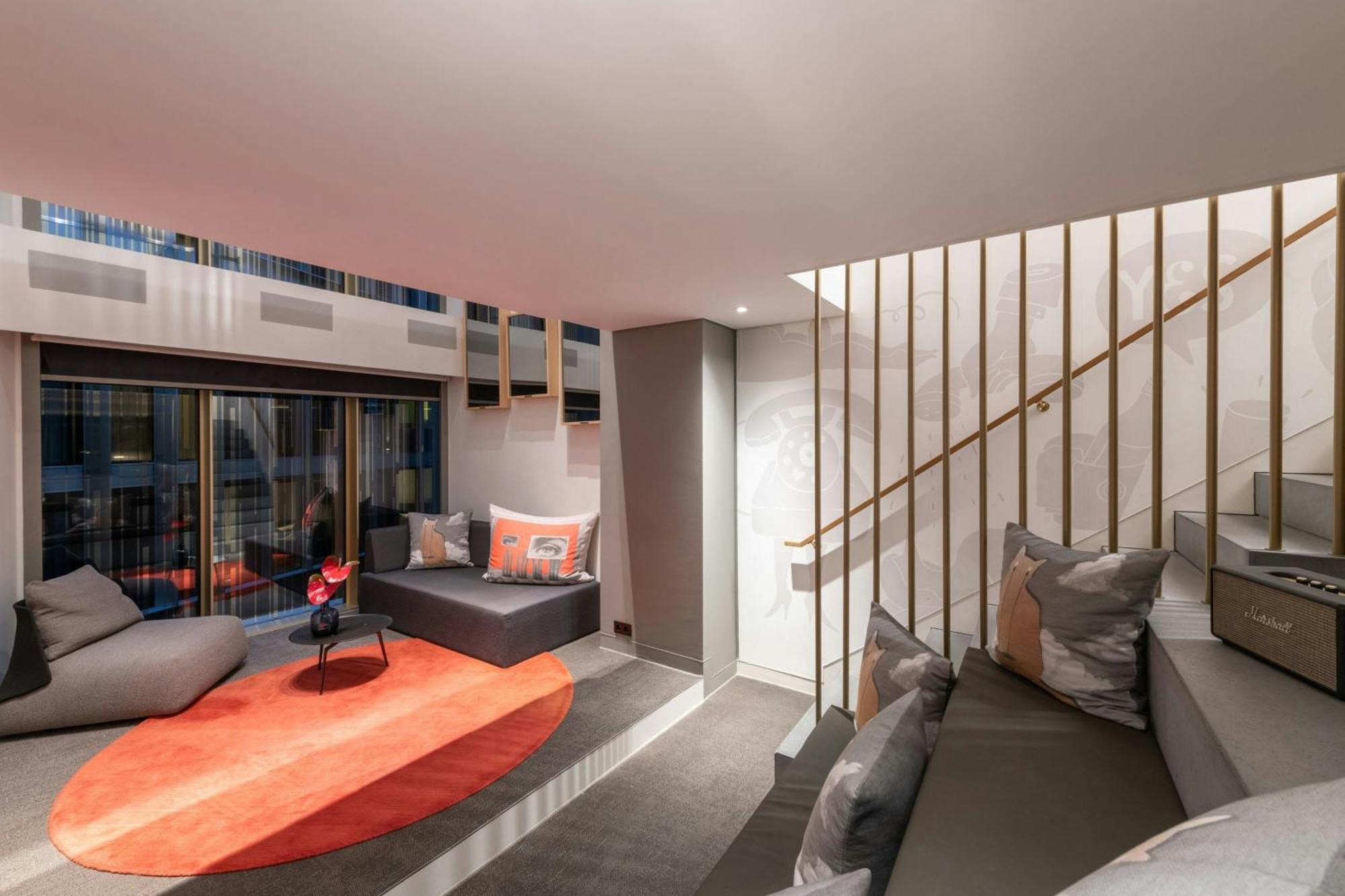 Supreme Suite Exchange 1 Bedroom Bi-level Loft Loft 1 King