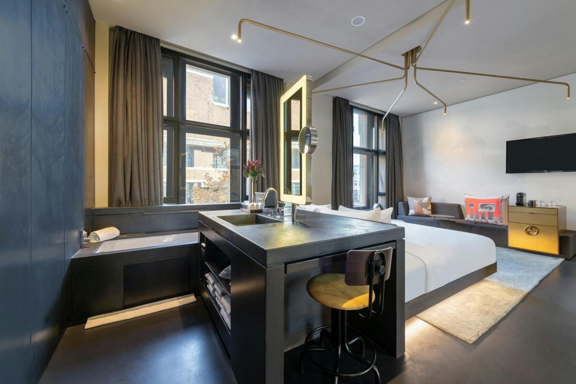 Superior Suite Bank Suite 1 King