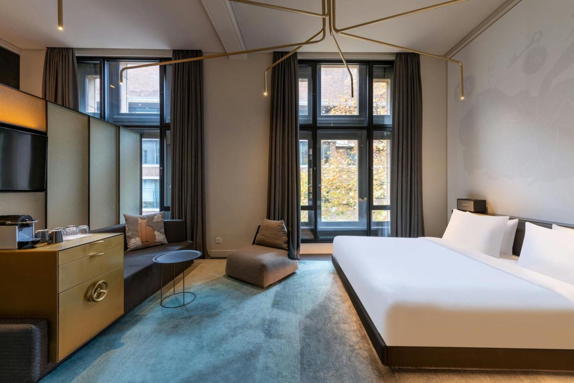 Superior Suite Bank Suite 1 King