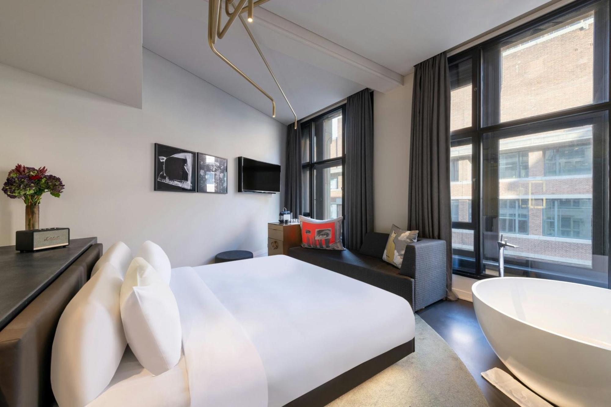 Superior Suite Bank Suite 1 King