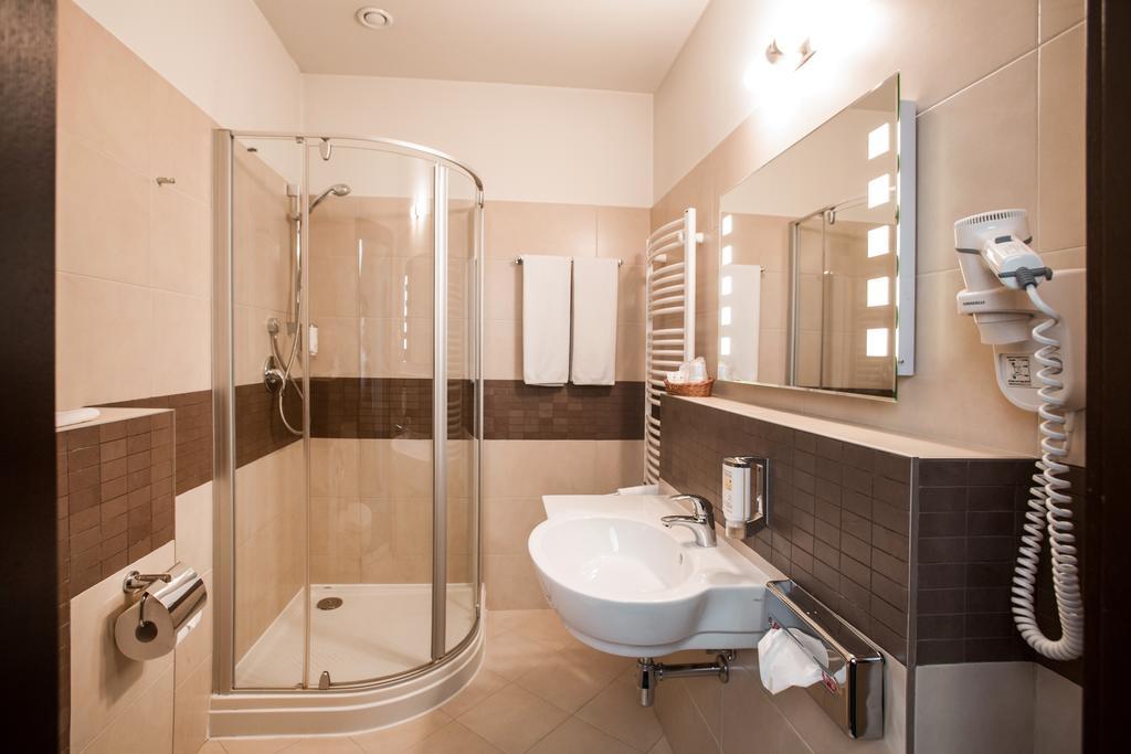 Studio with 1 King Bed,229690120:JPEG