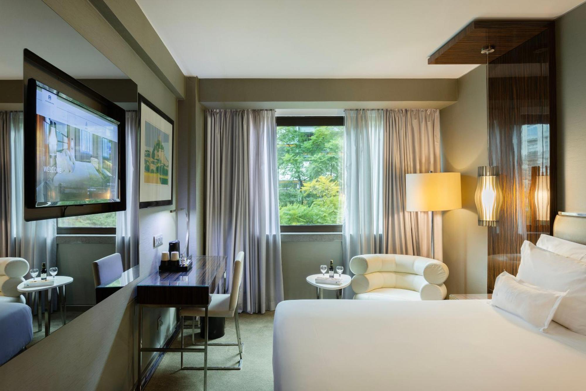 Deluxe Premier King Room