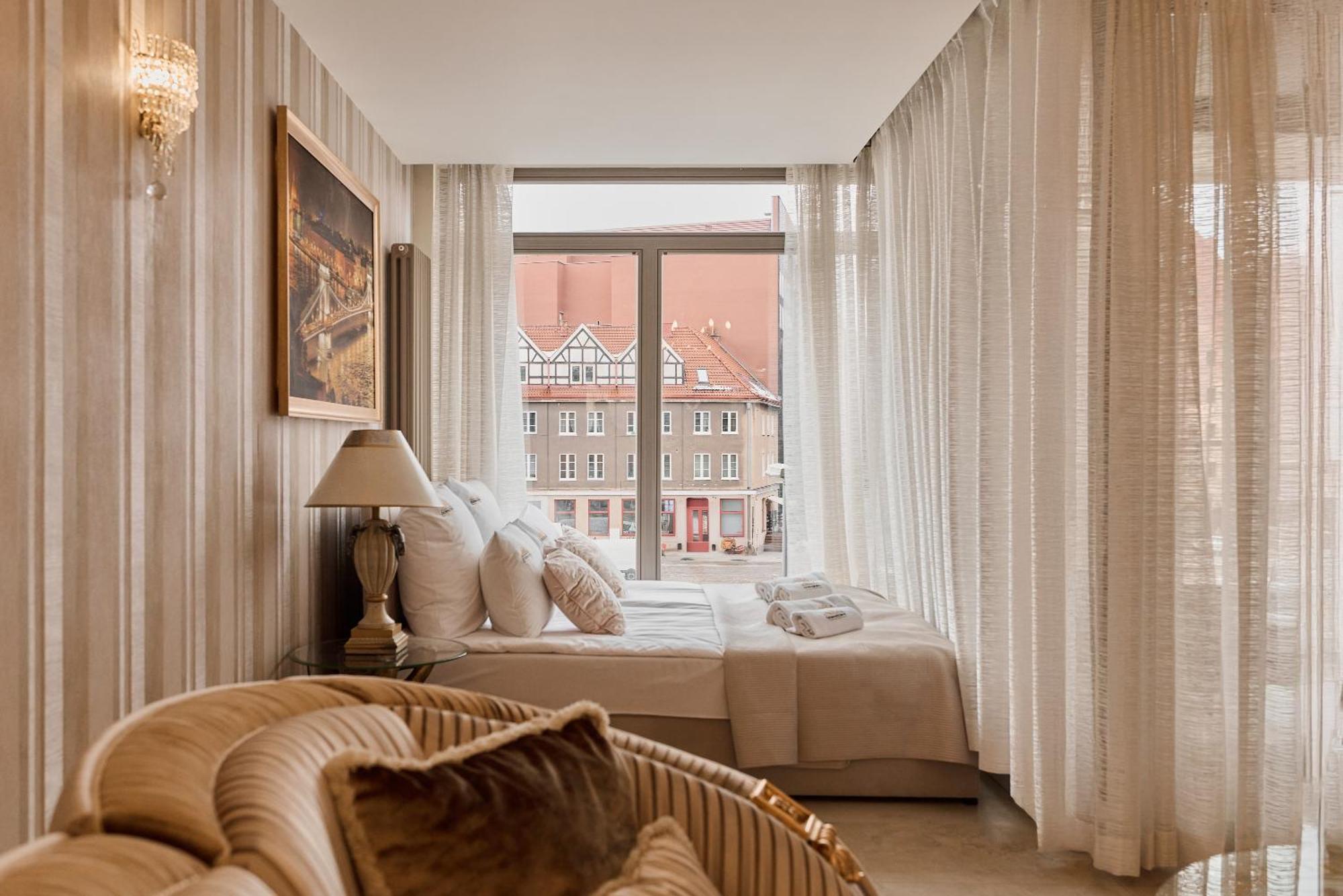 Apartament z 2 sypialniami i widokiem na rzekę