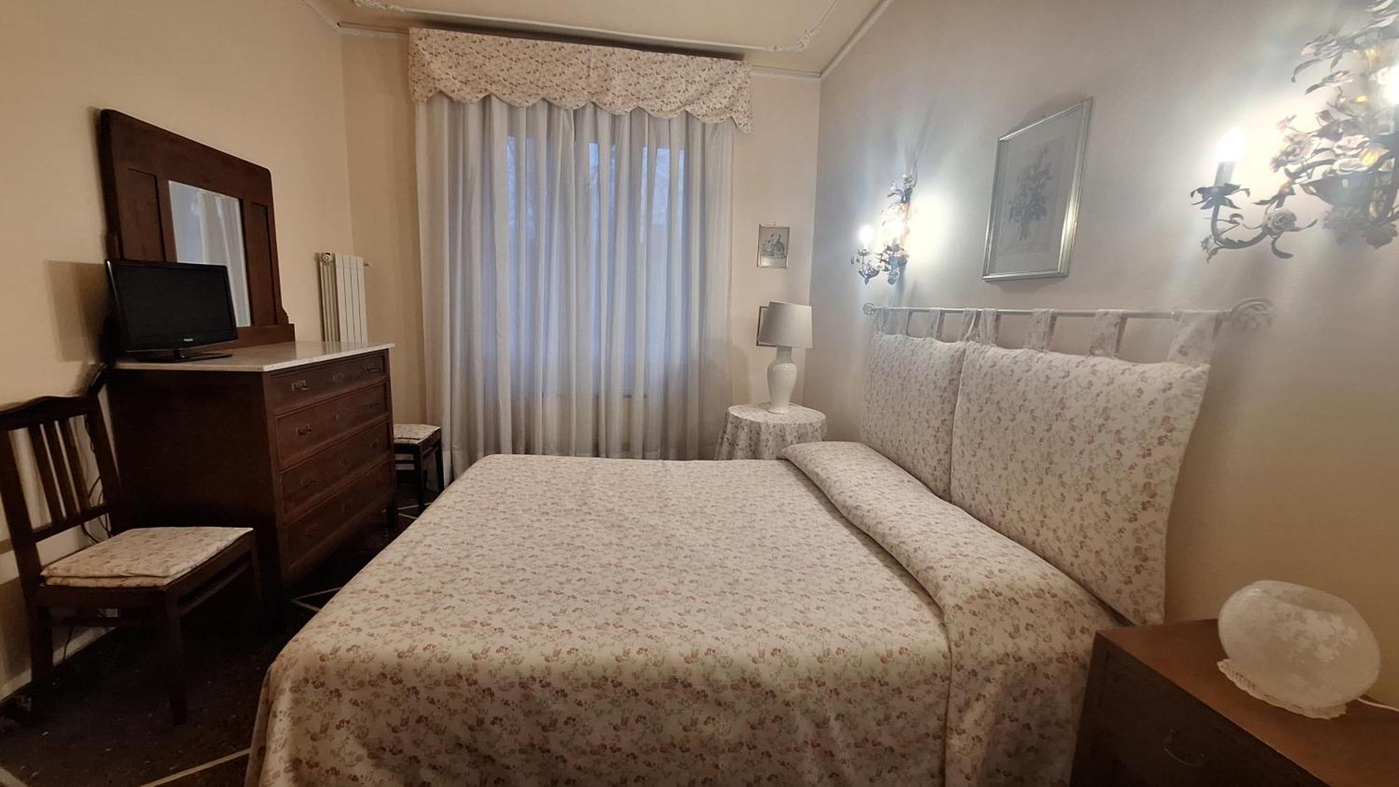 Double or Twin Room Private External Bathroom,1756715034:JPEG