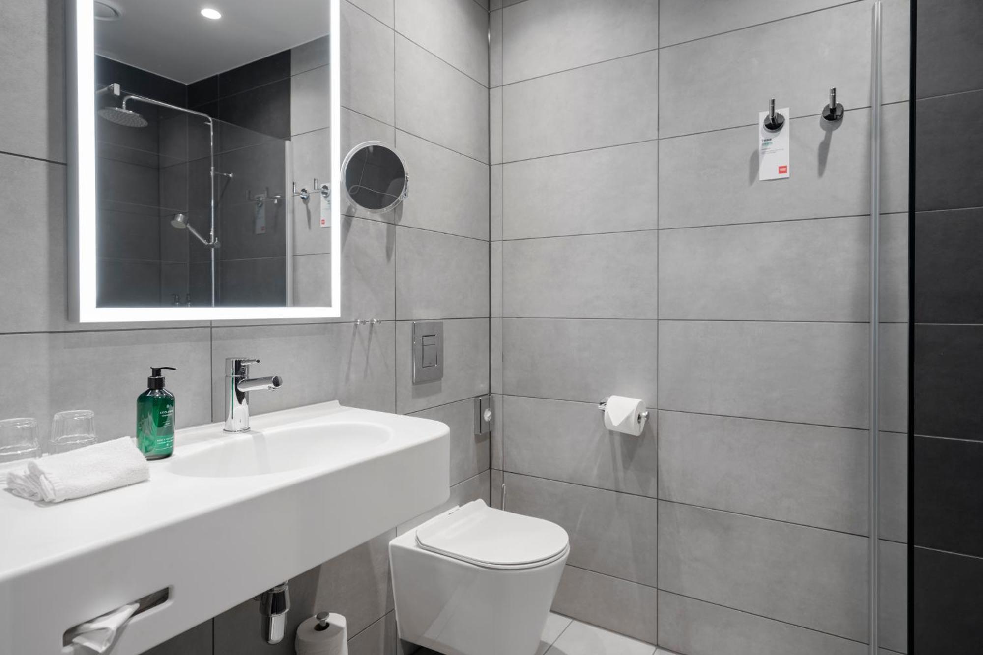 Standard Twin Room,1758279111:JPEG