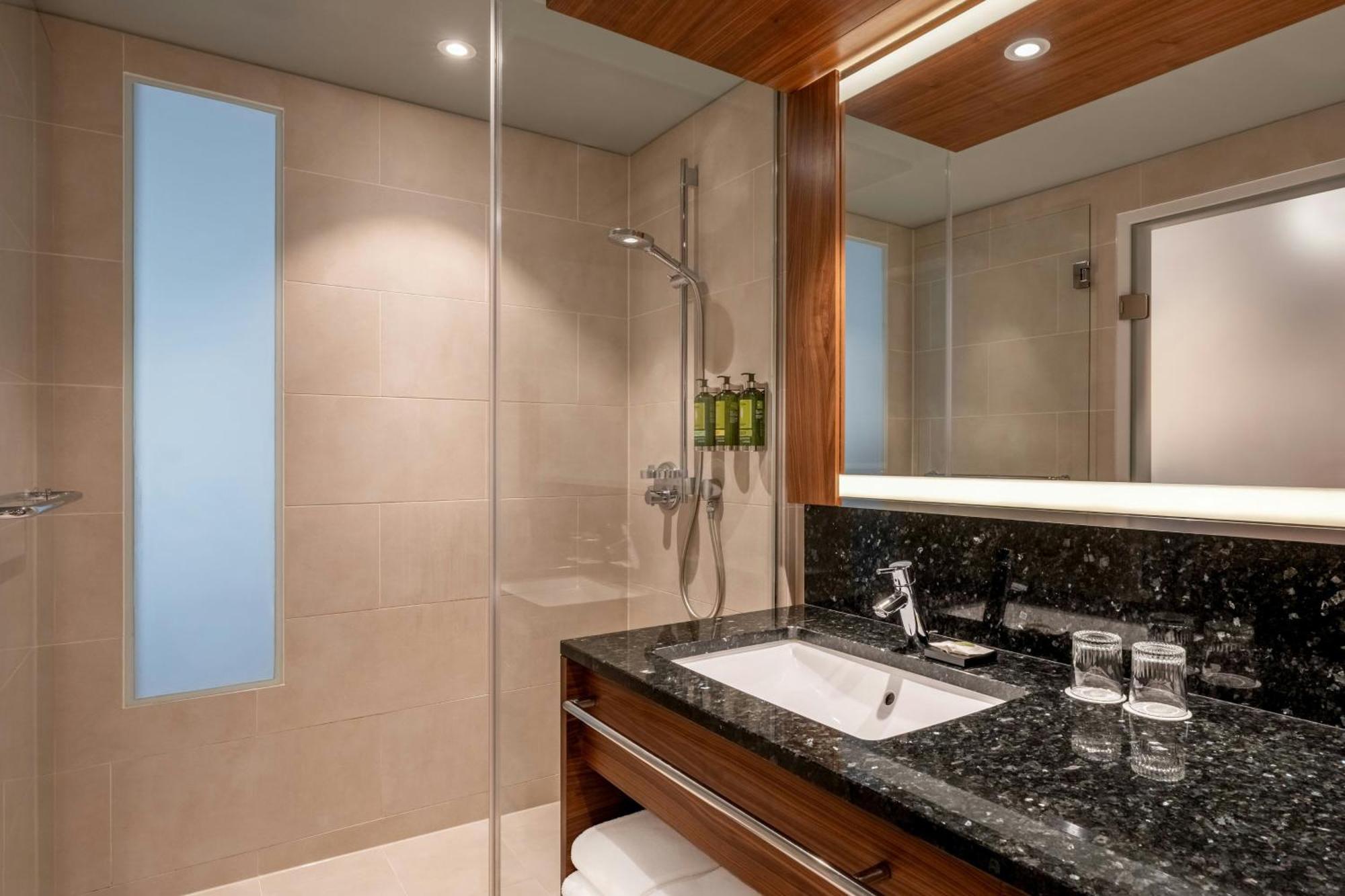 Junior King Suite M Club Lounge Access