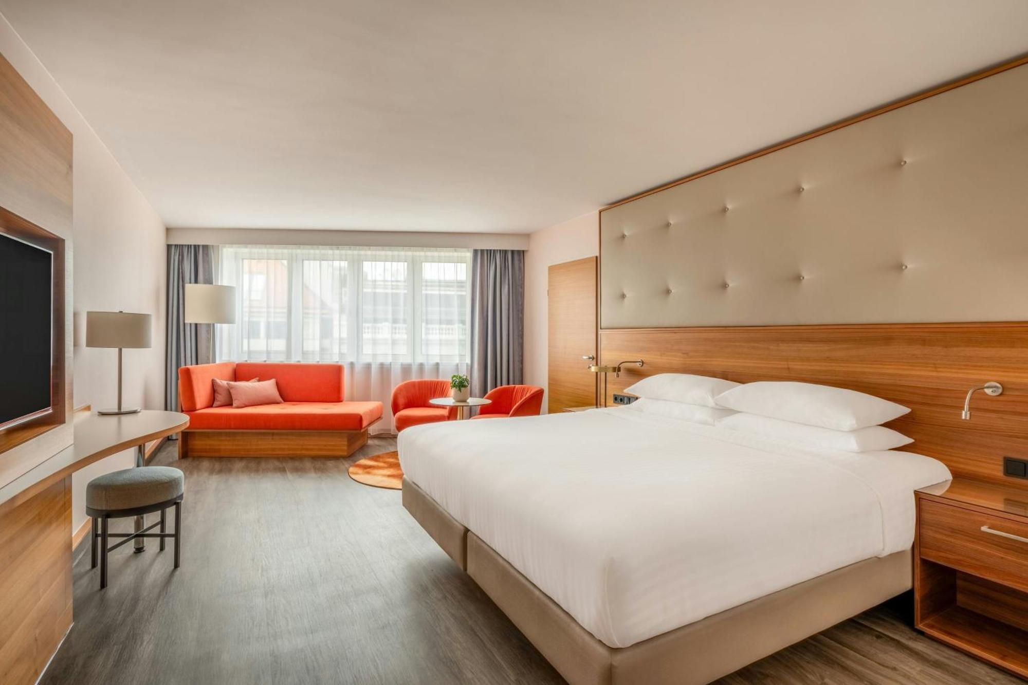 Junior King Suite M Club Lounge Access