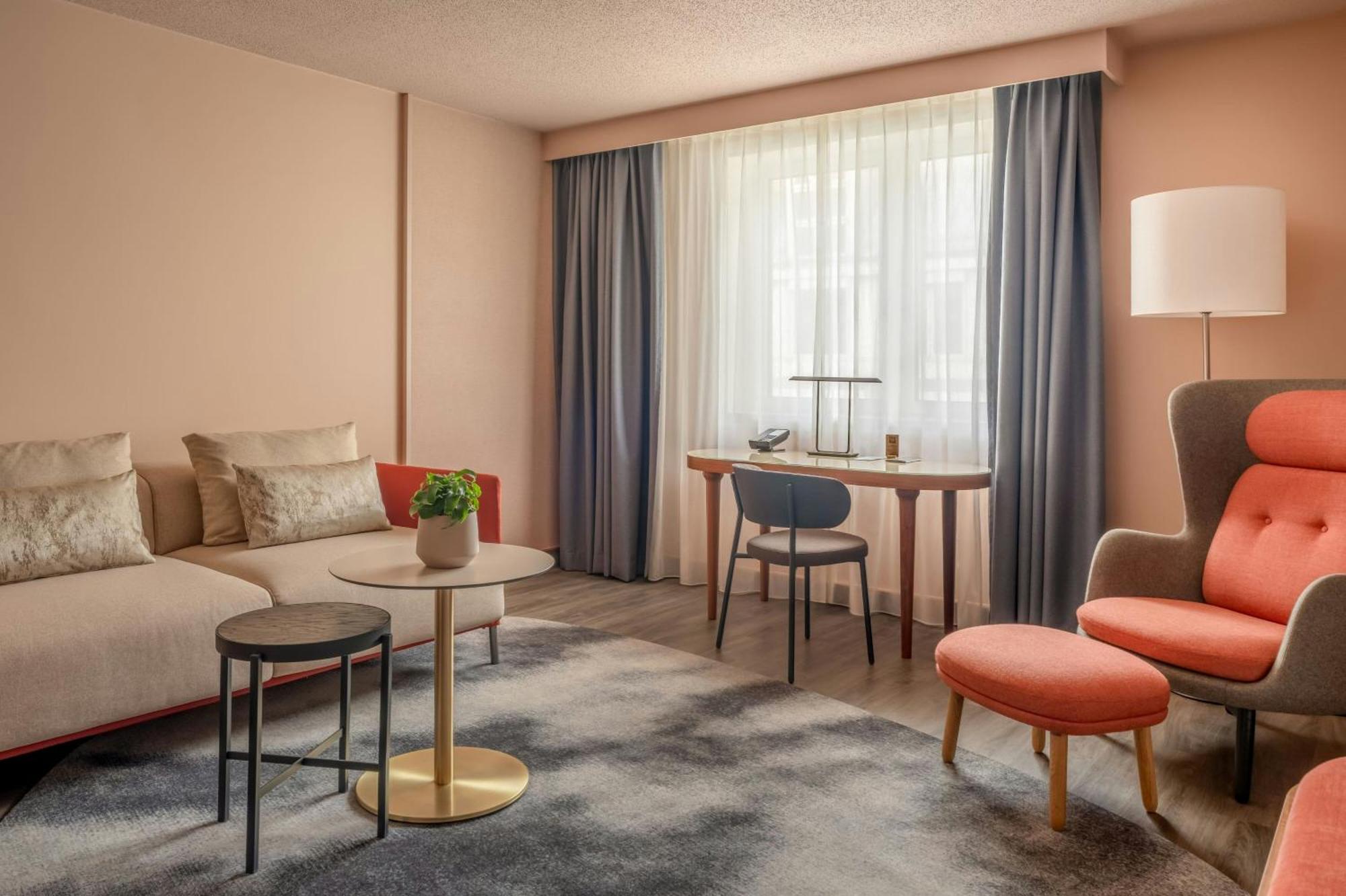 Junior King Suite M Club Lounge Access
