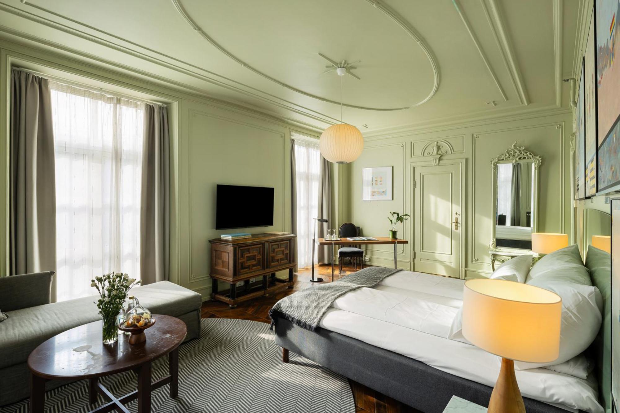 Junior King Suite