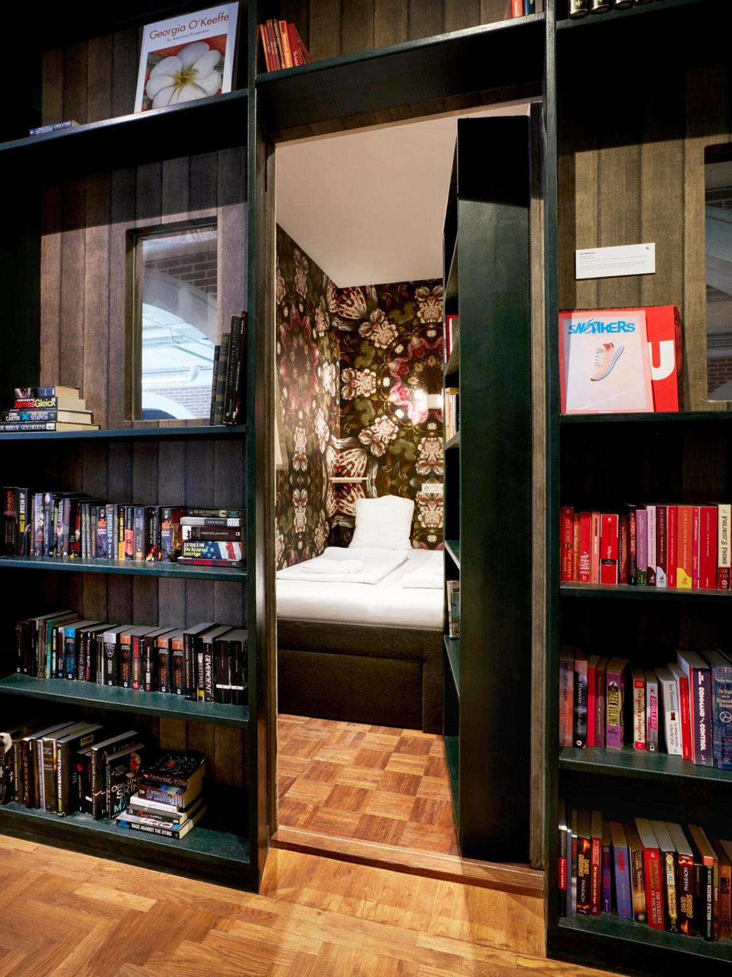 Secret Bookcase S