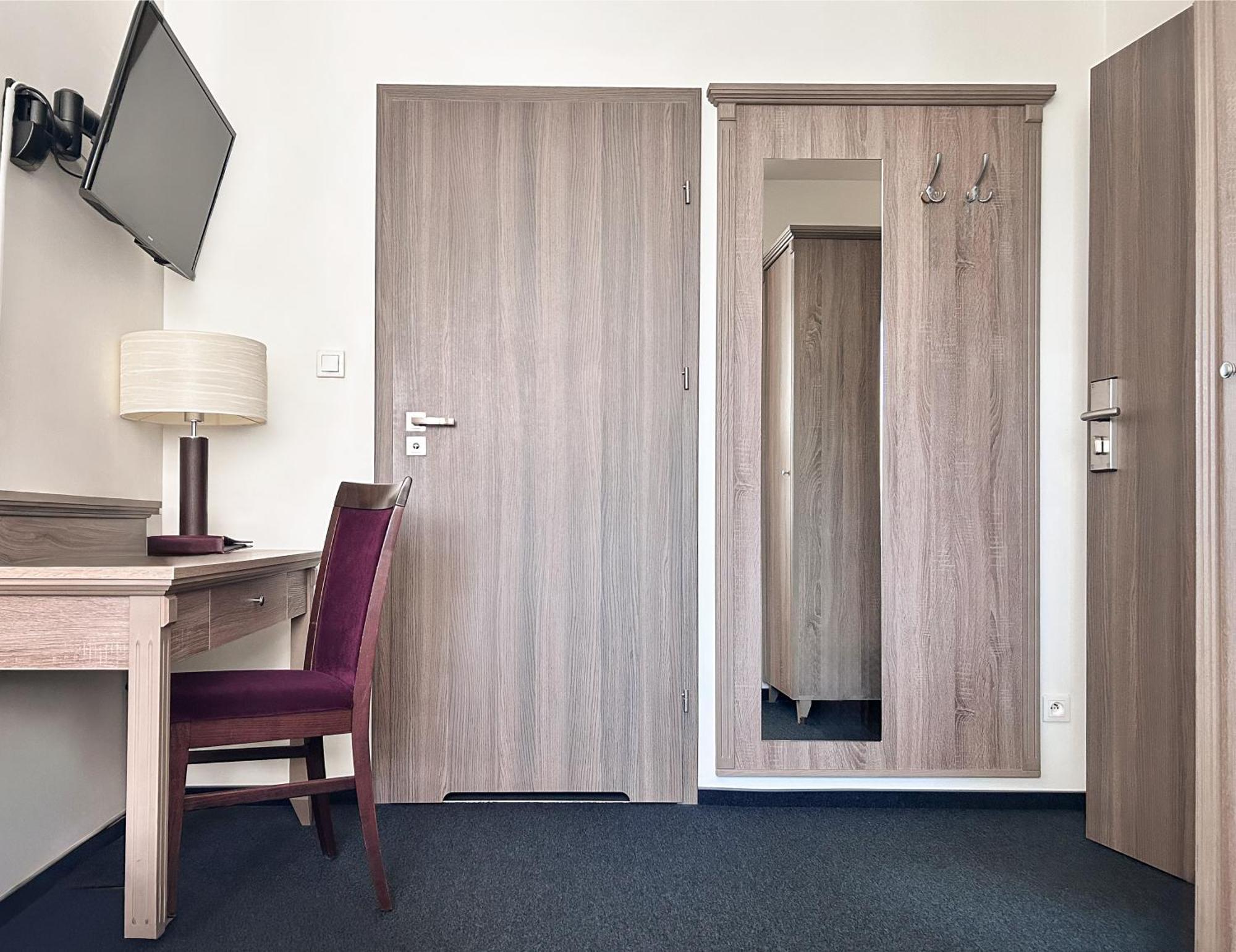 Deluxe Single Room,1758475014:JPEG