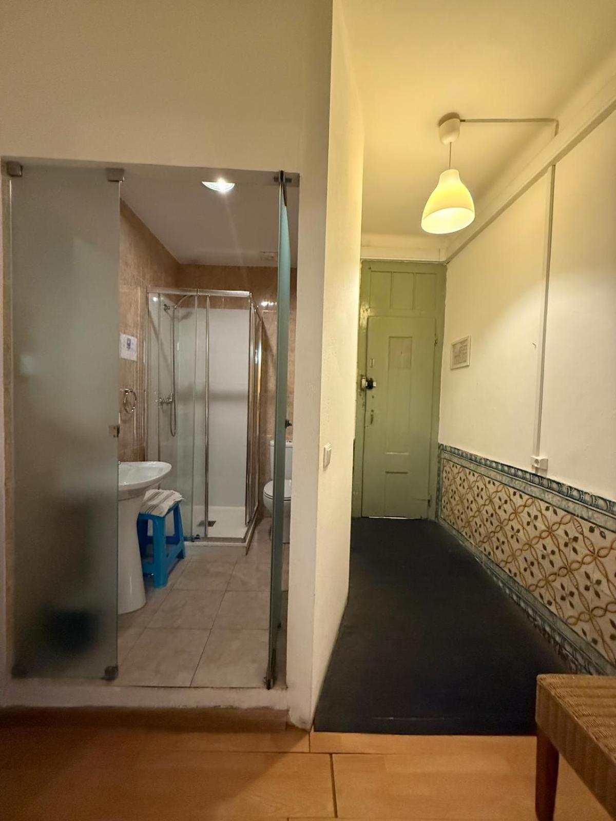 Double or Twin Room Private Bathroom