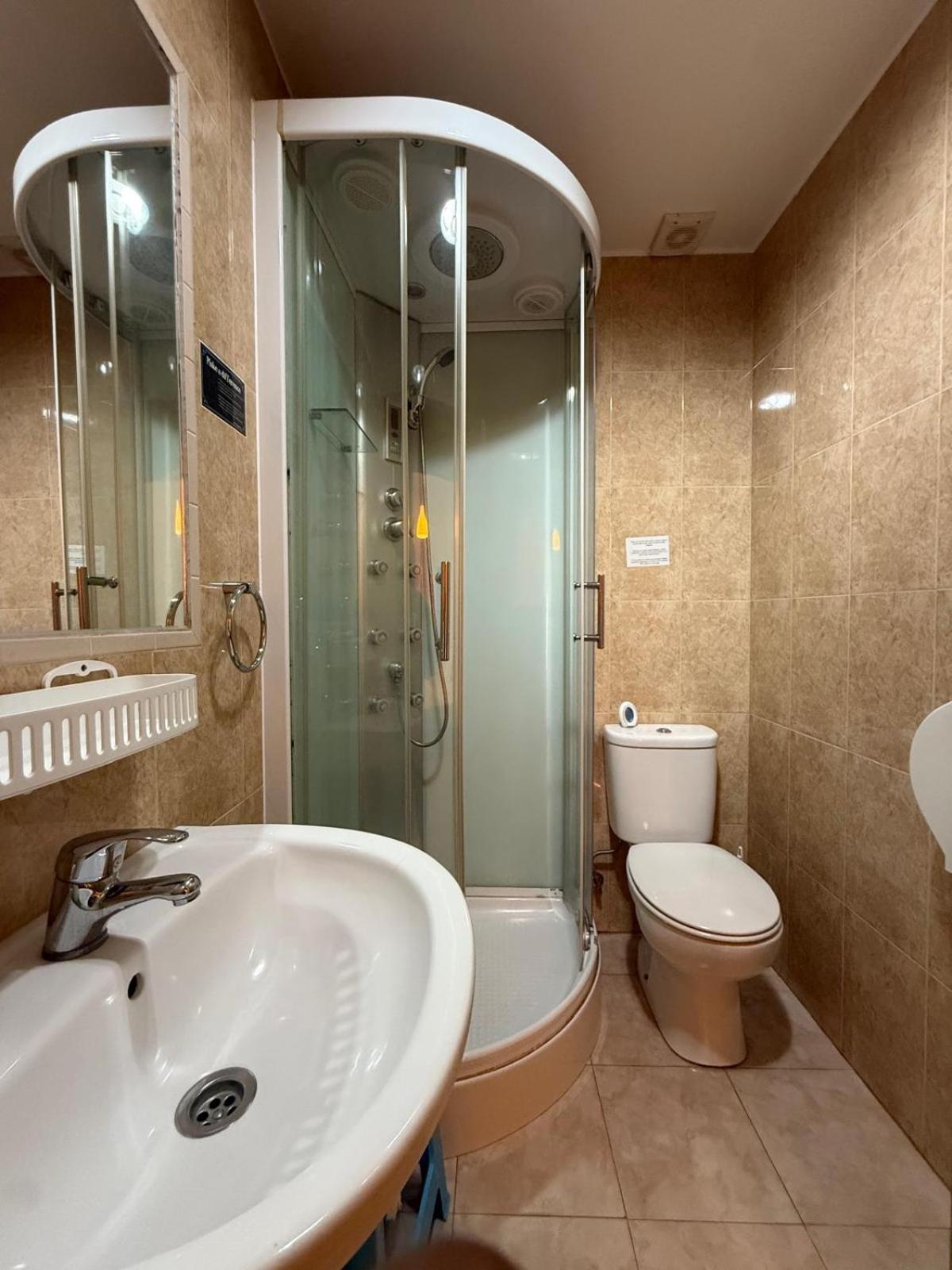 Double or Twin Room Private Bathroom
