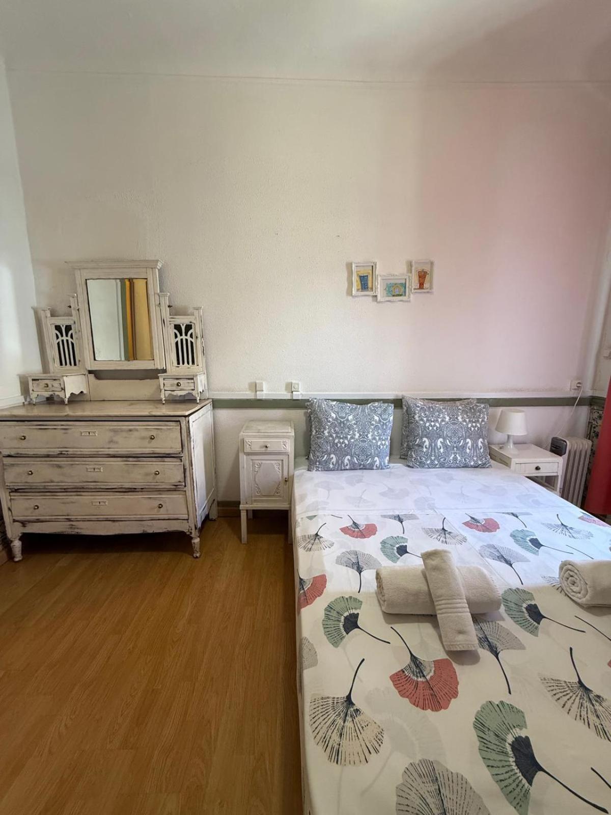 Double or Twin Room Private Bathroom