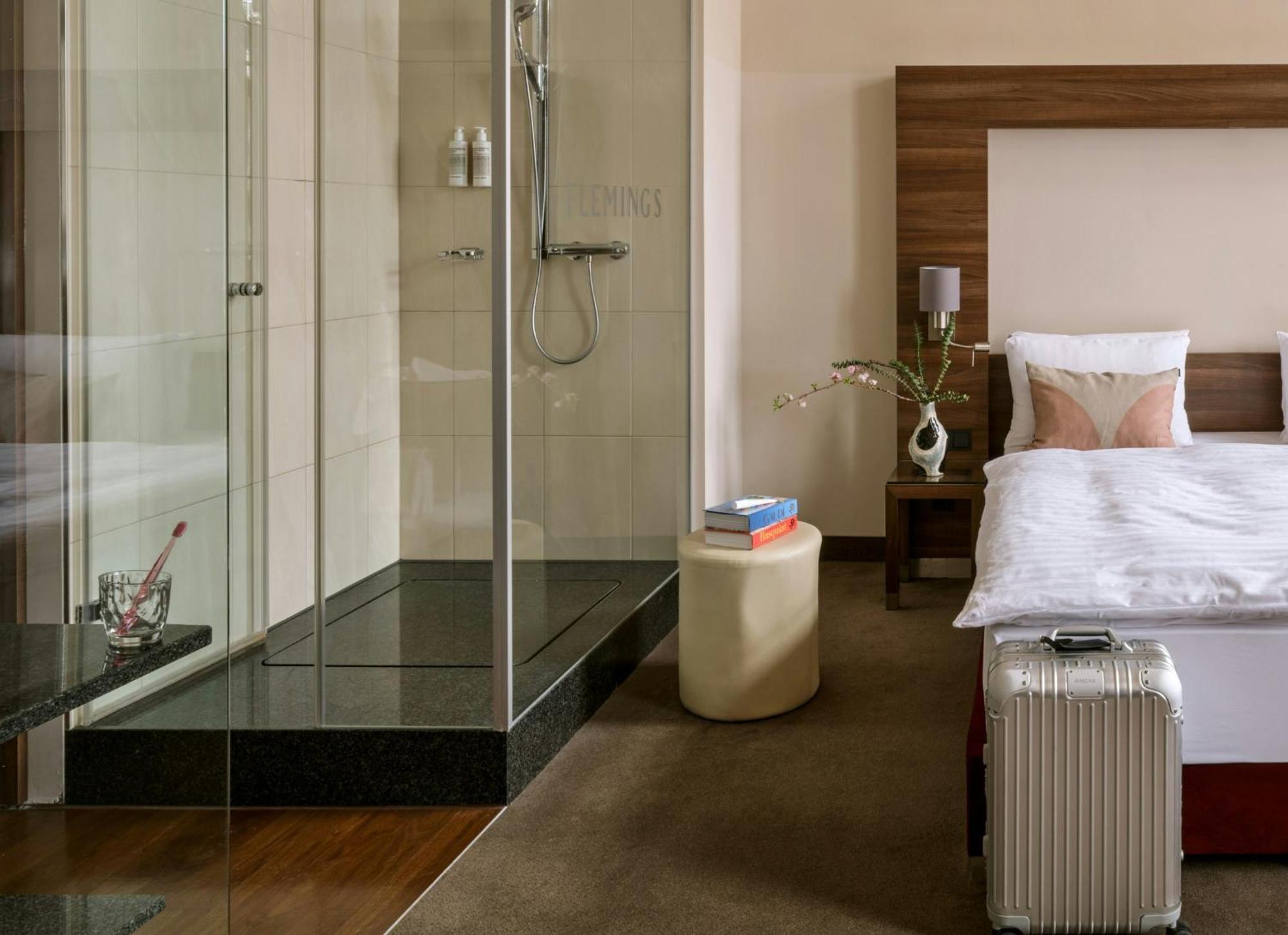 Superior Plus King Room City View