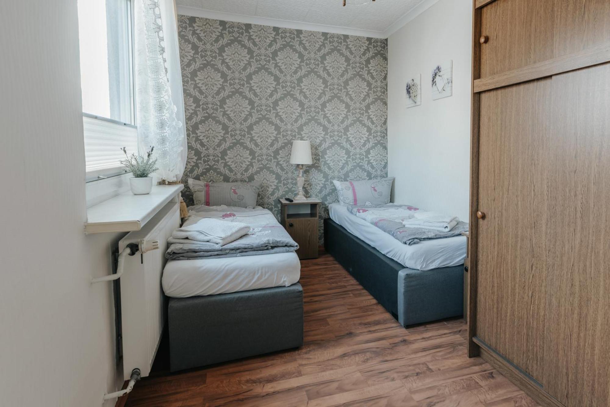Twin Room,1758603920:JPEG
