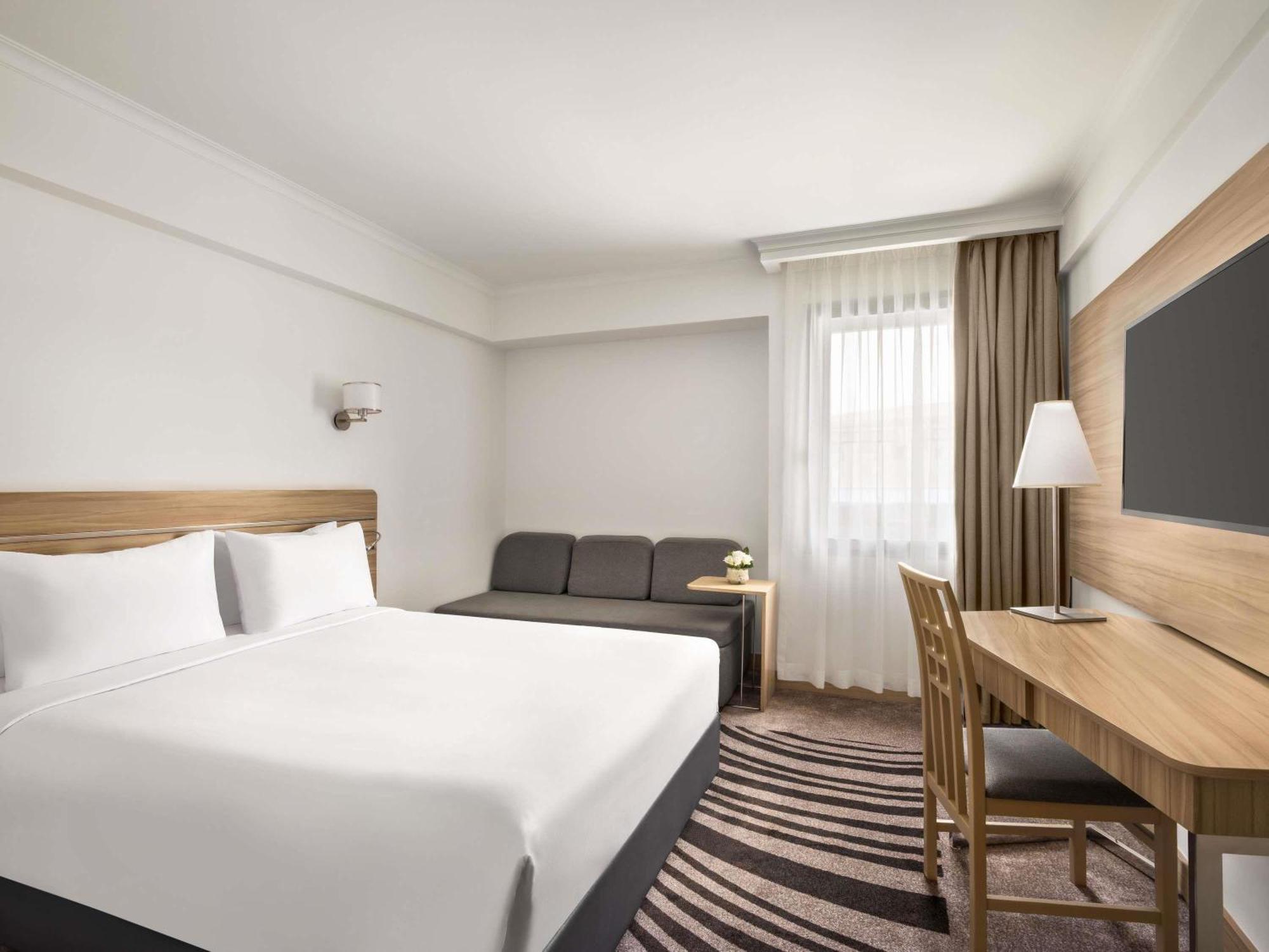 Superior Double Room Pool Side