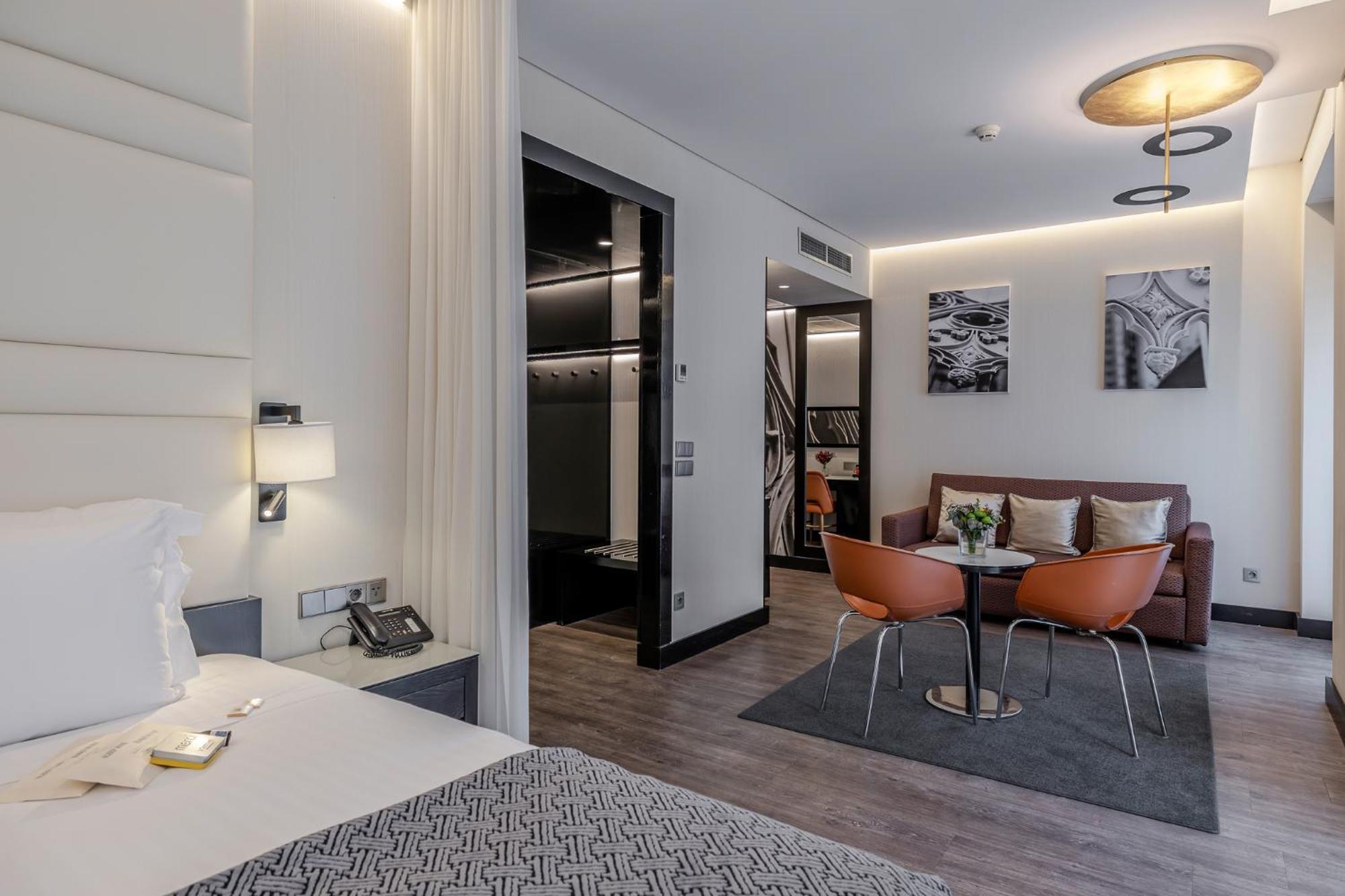 Suite Street View