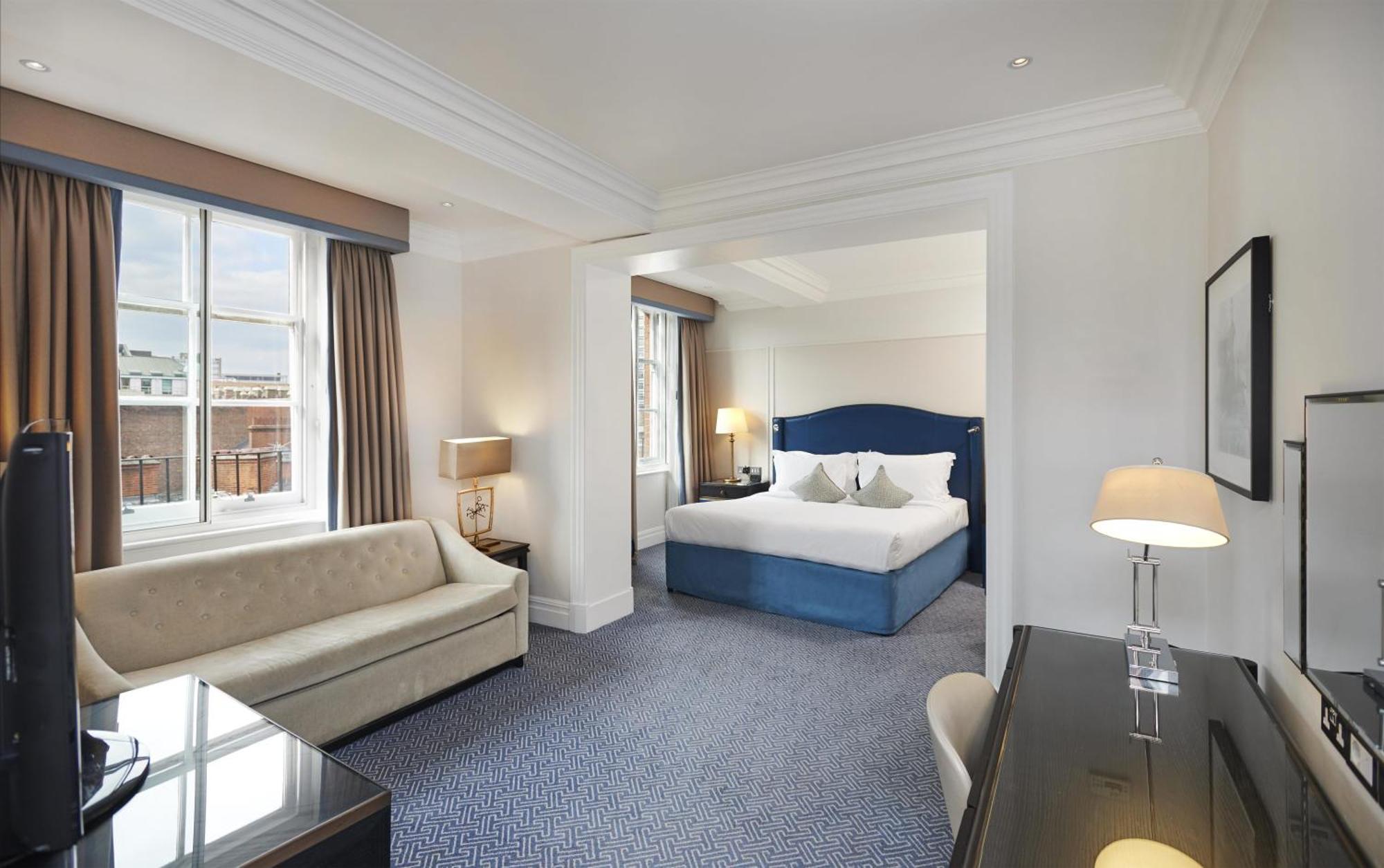 Apartament typu Junior Suite z łóżkiem typu king-size i dostępem do salonu