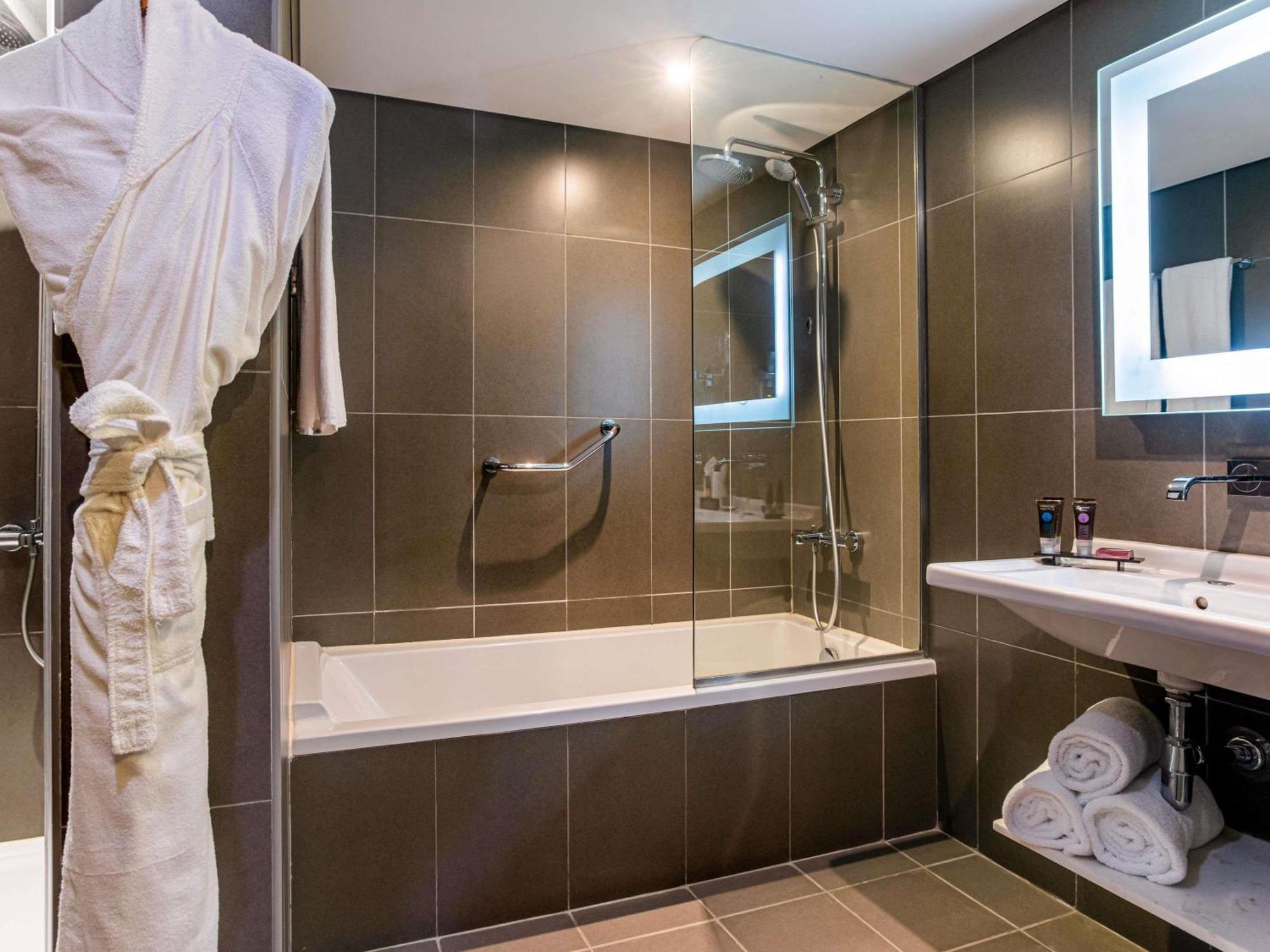Superior King Suite