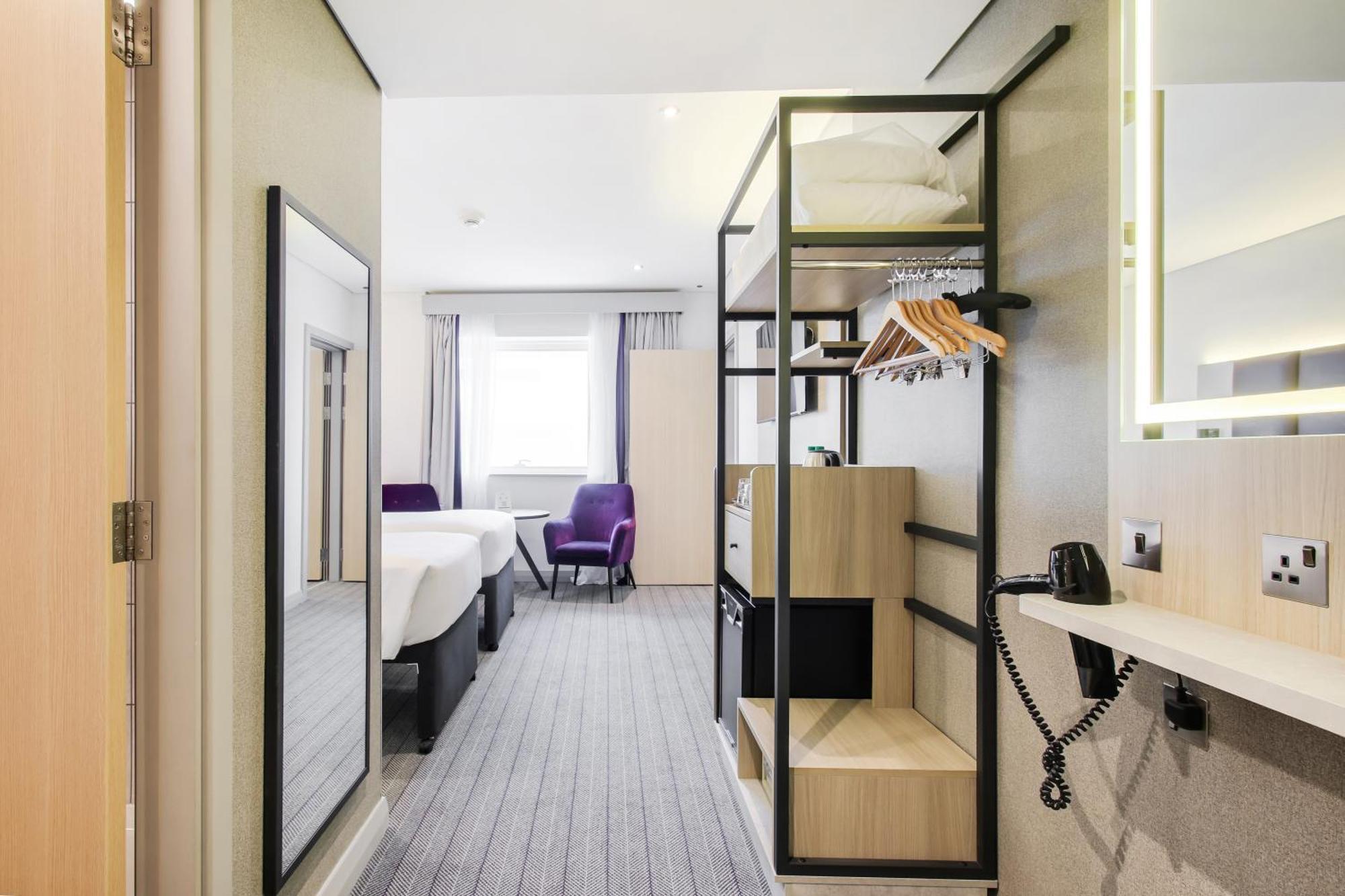 Interconnecting Family Room DXB Airport Shuttle Every 30min to T1&3
