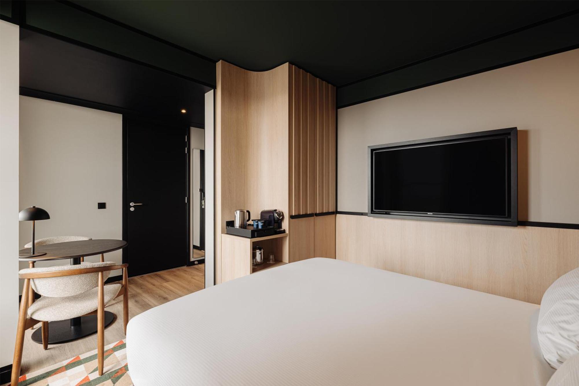 Deluxe Room Balcony City View