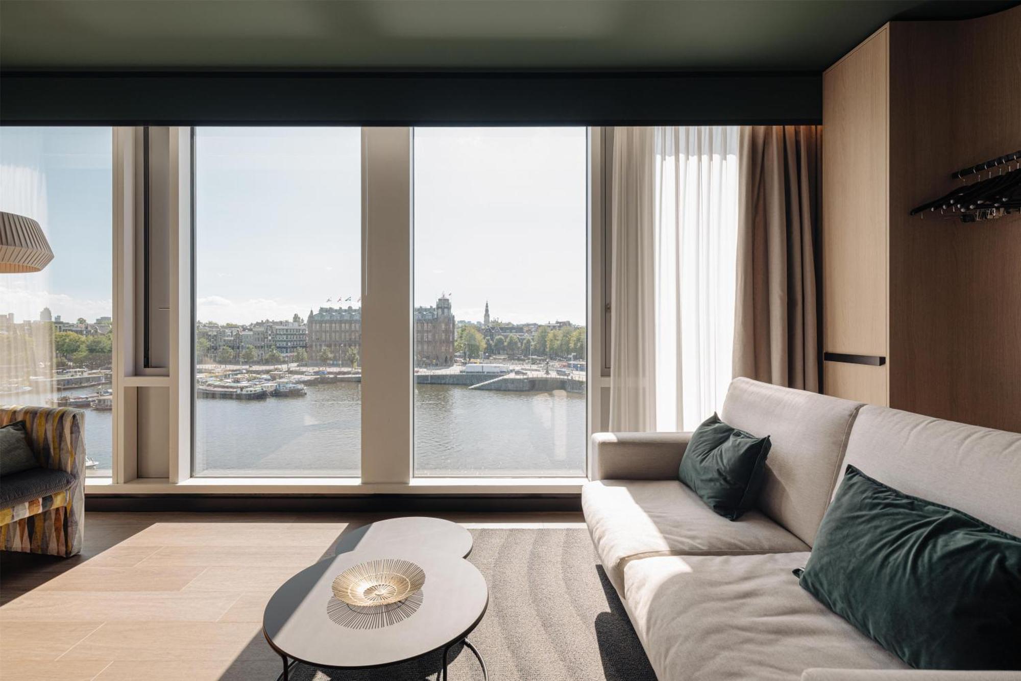 One-Bedroom Superior Suite City View