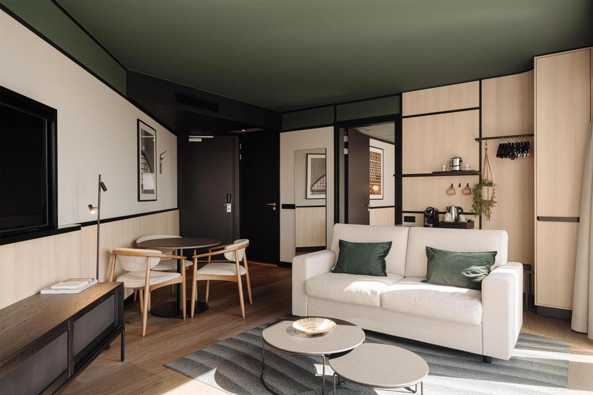 One-Bedroom Suite City View