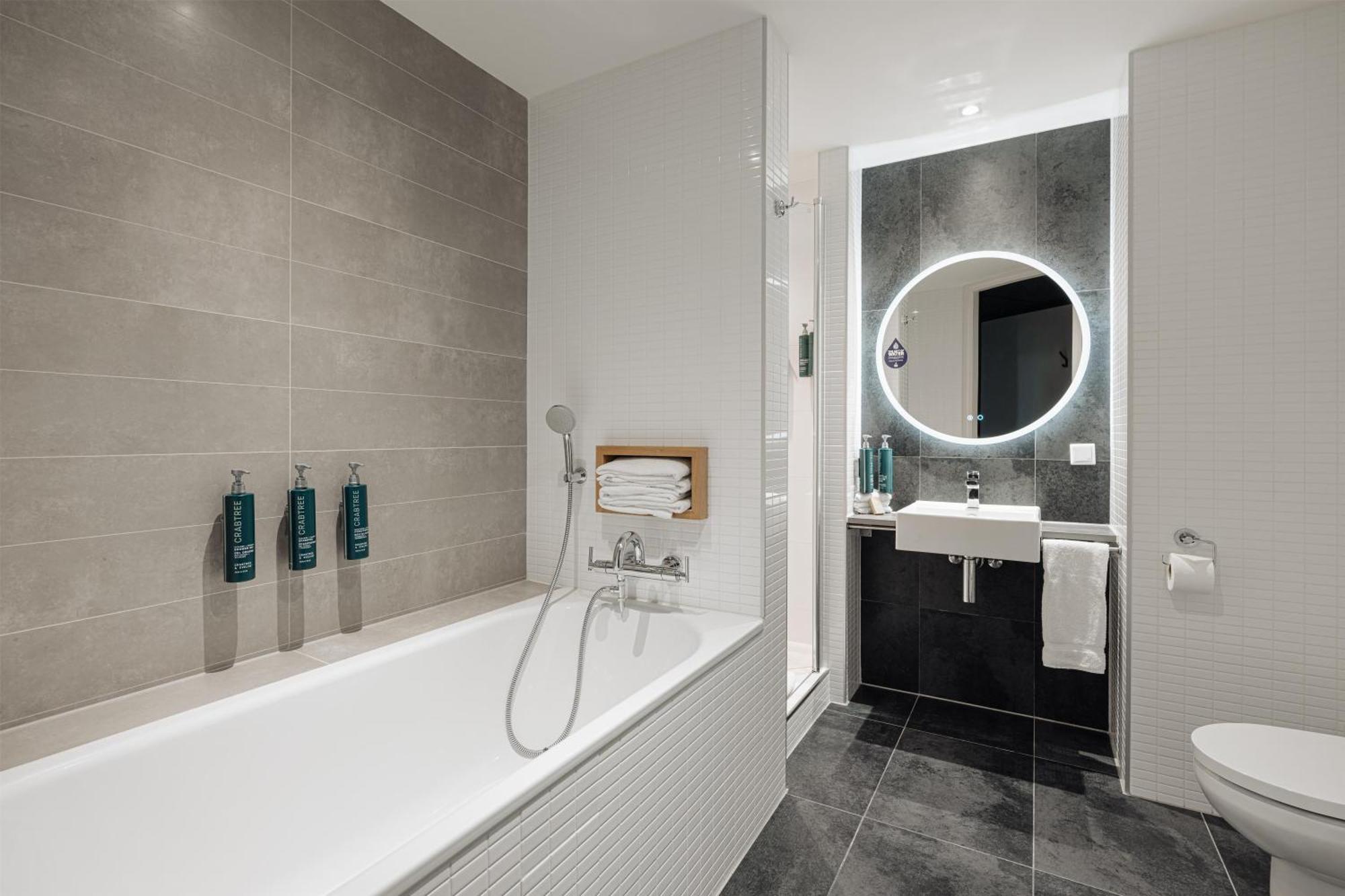 One-Bedroom Superior Suite City View