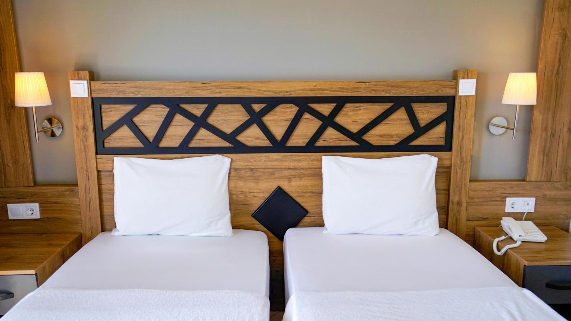 Standard Double or Twin Room,1765860011:JPEG