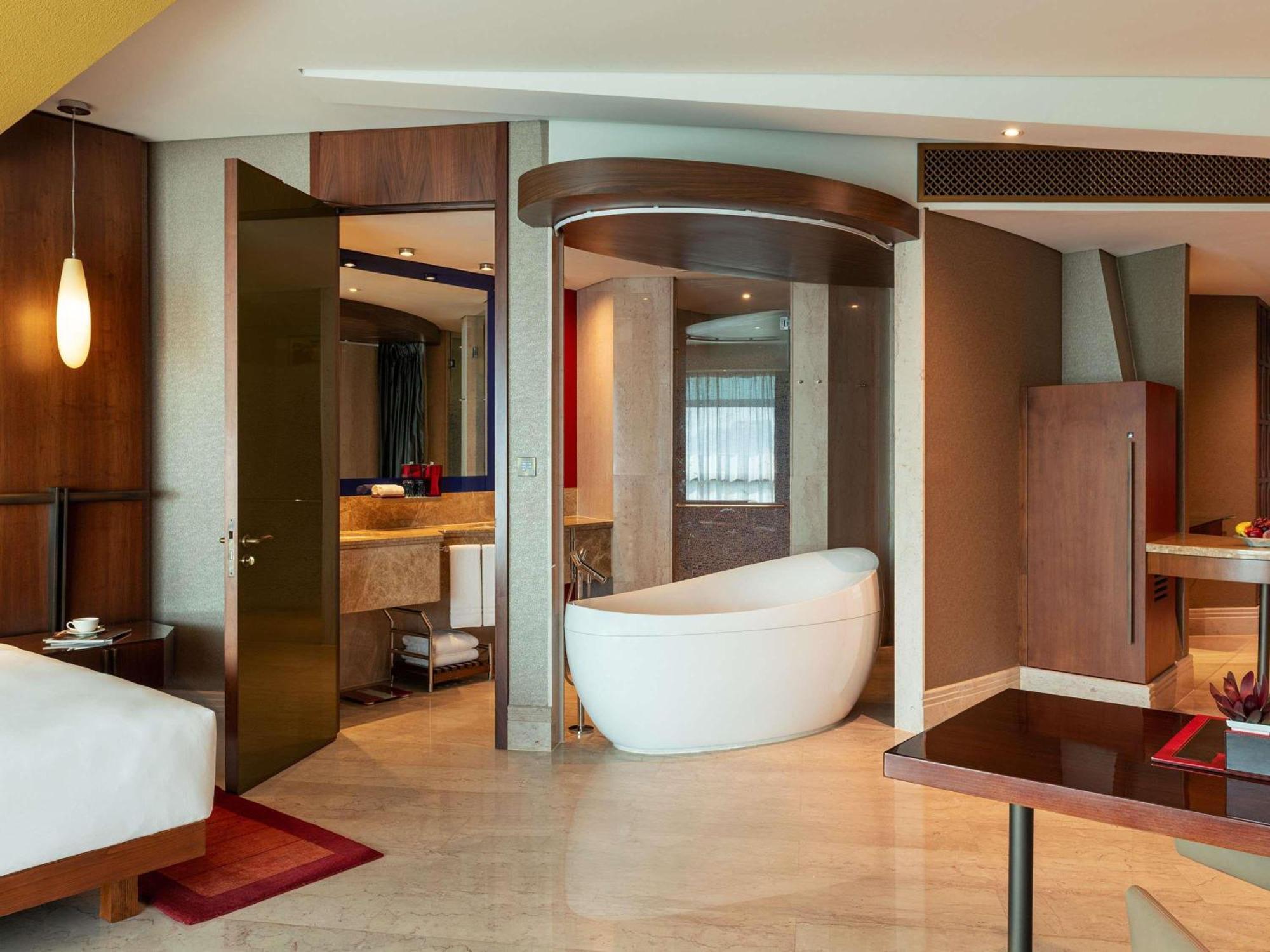 Junior King Suite City View