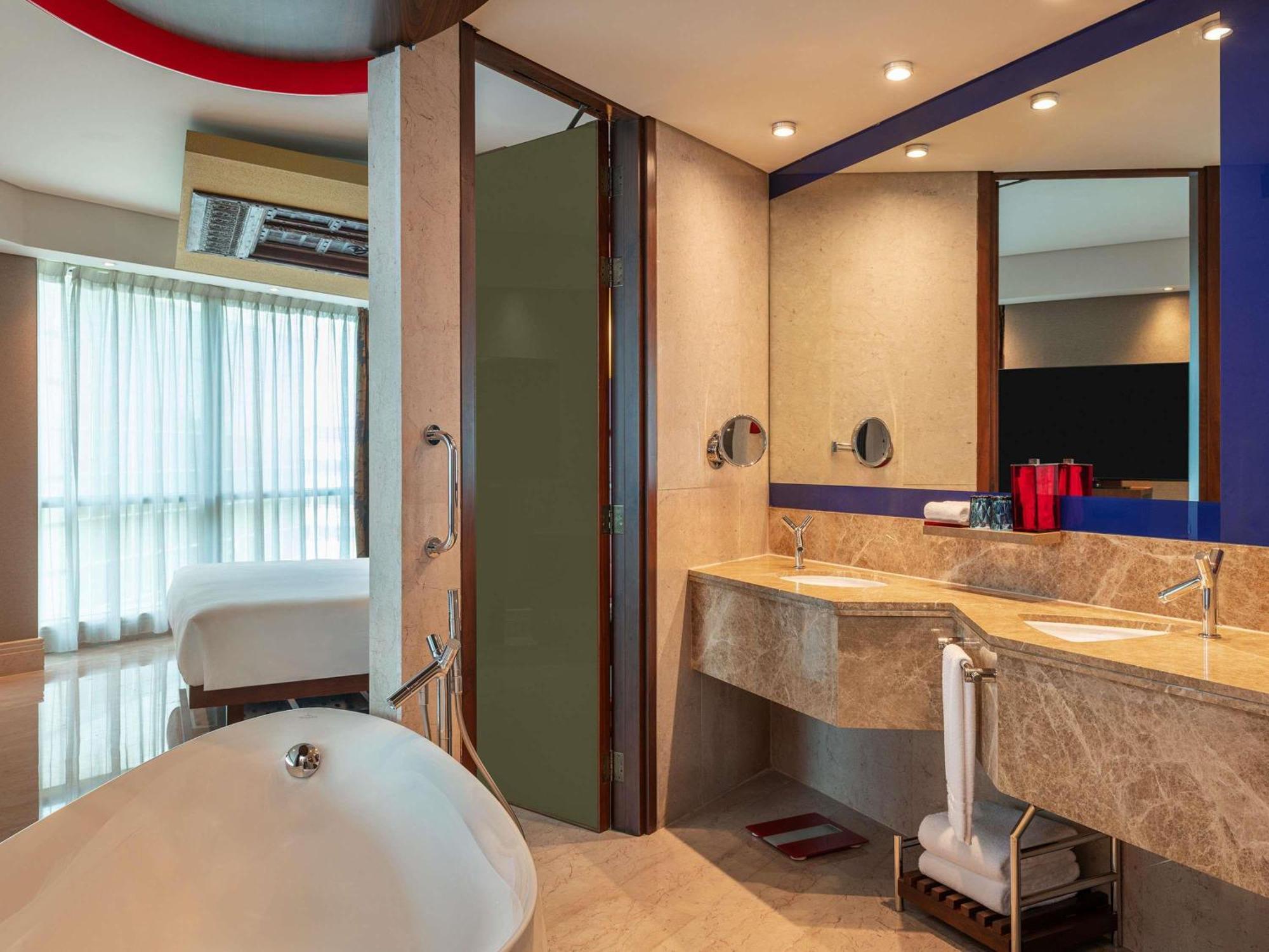 Junior King Suite City View