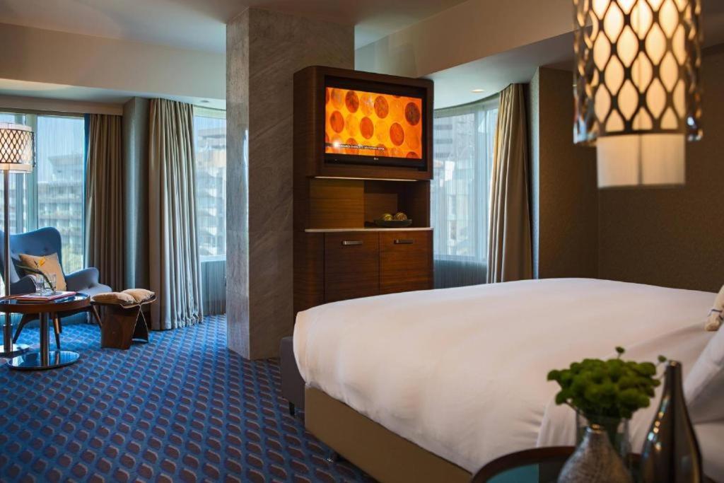 Club Room Executive Lounge Access