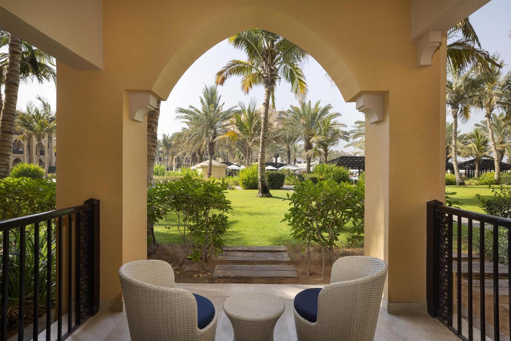 Interconnecting Deluxe Family Room Garden View