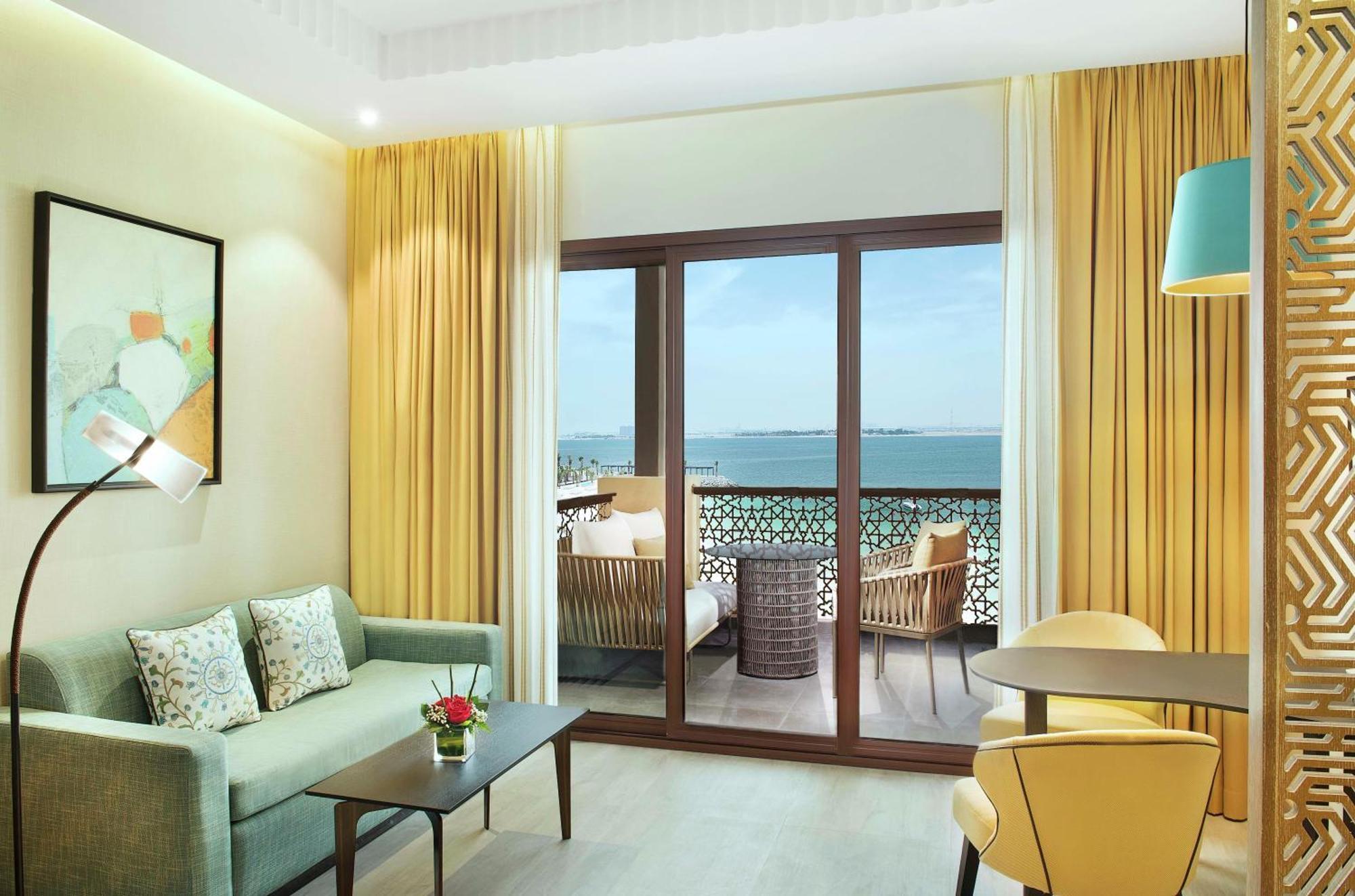 One-Bedroom Suite Kitchenette Sea View