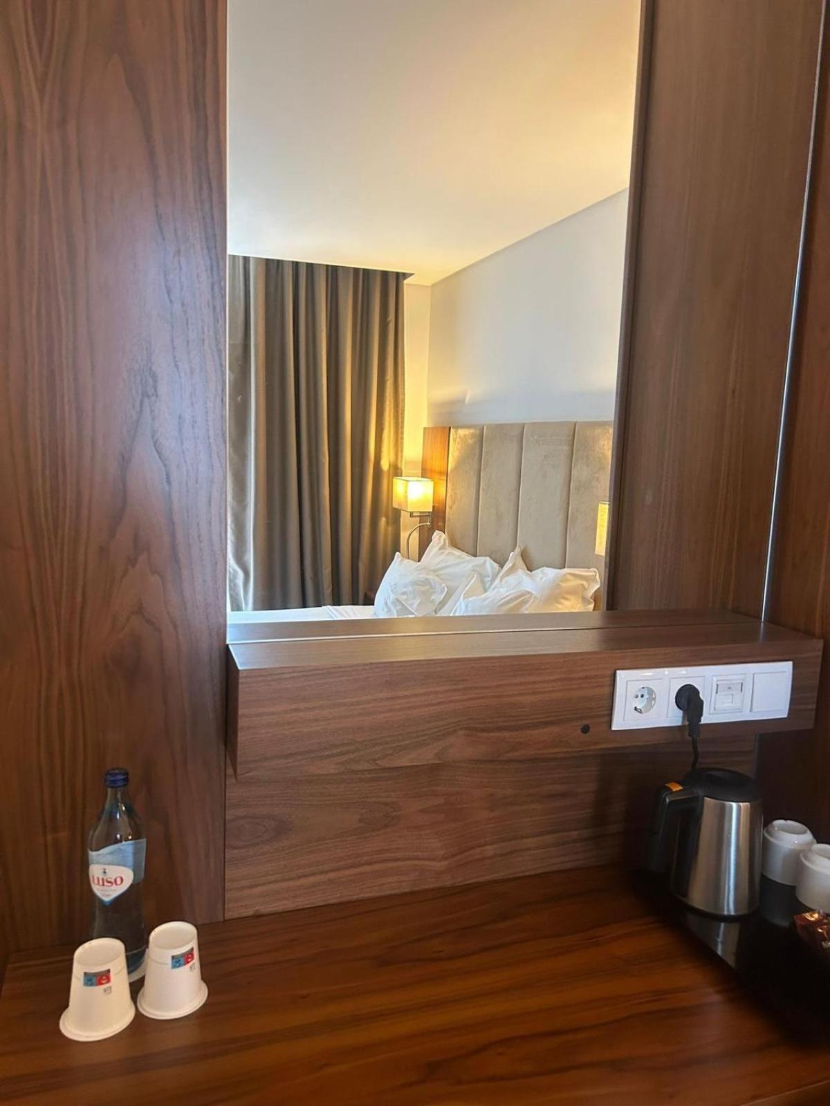 Deluxe Room,1765913867:JPEG