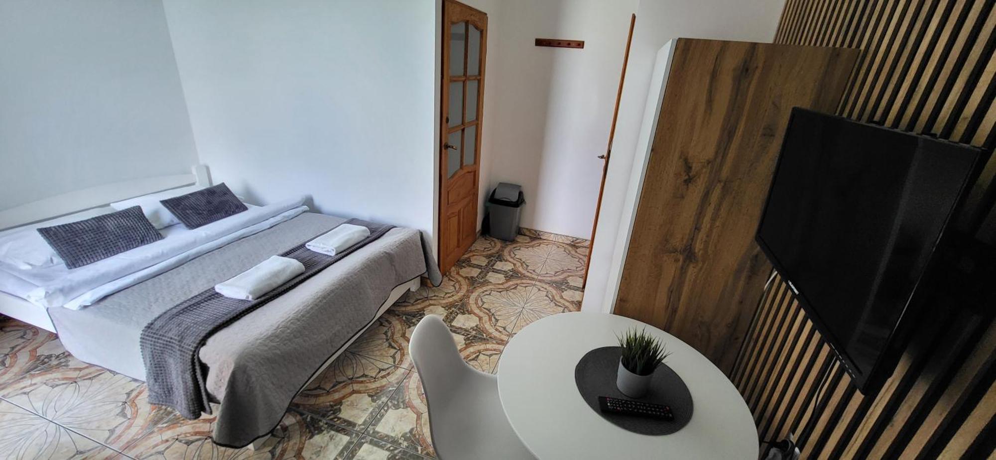 Pokój Dwuosobowy typu Deluxe z balkonem i widokiem na jezioro