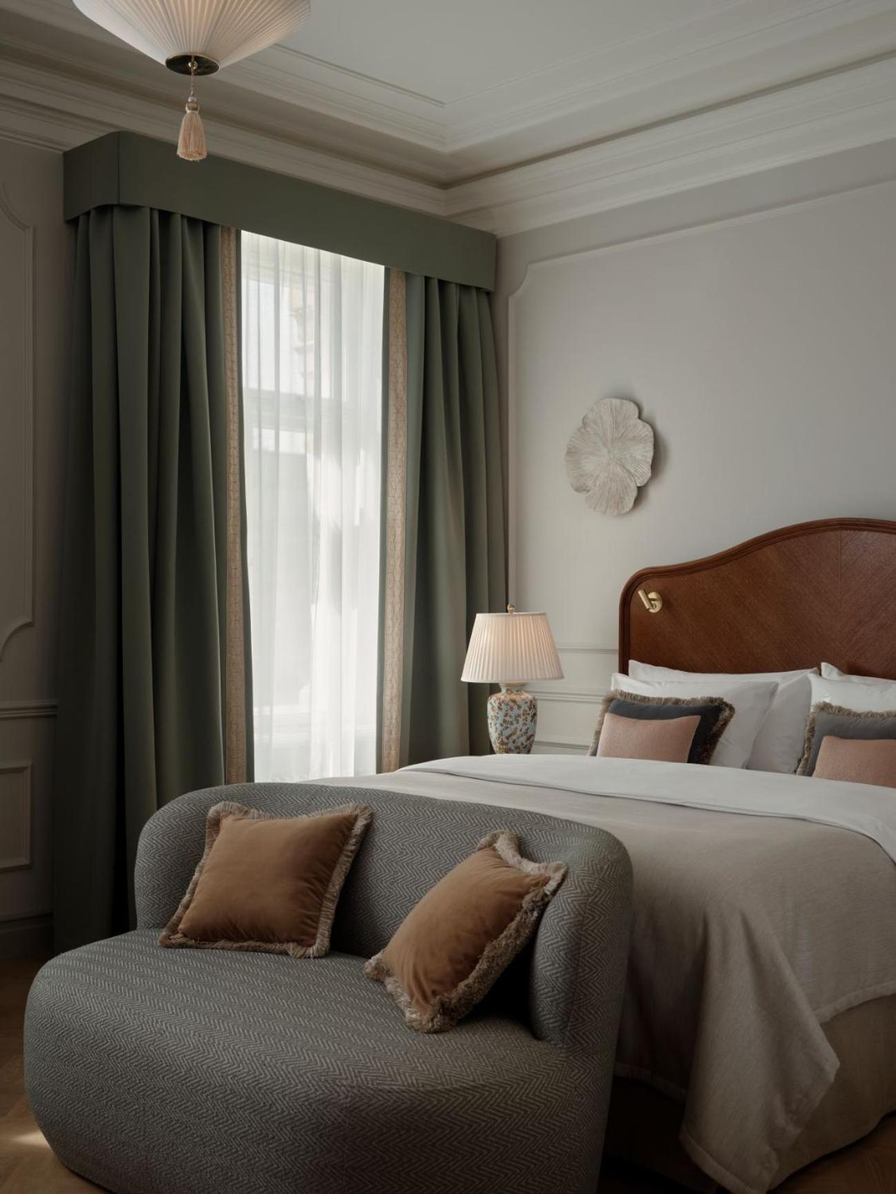 Executive Park Room Lounge Access