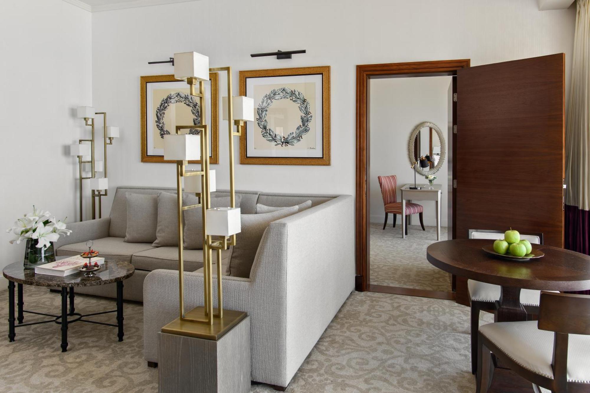 Deluxe Sea View Suite
