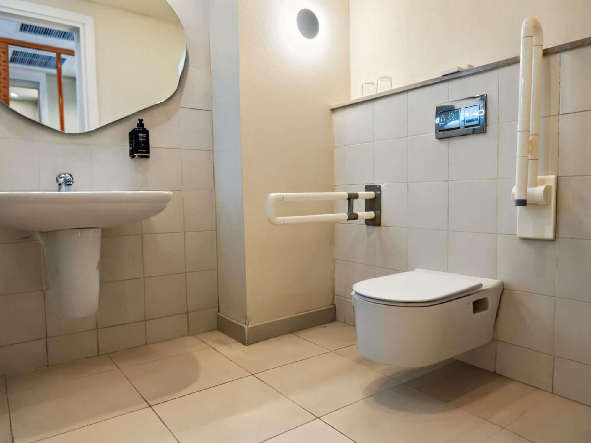 Superior King Room Pool View Beach Side