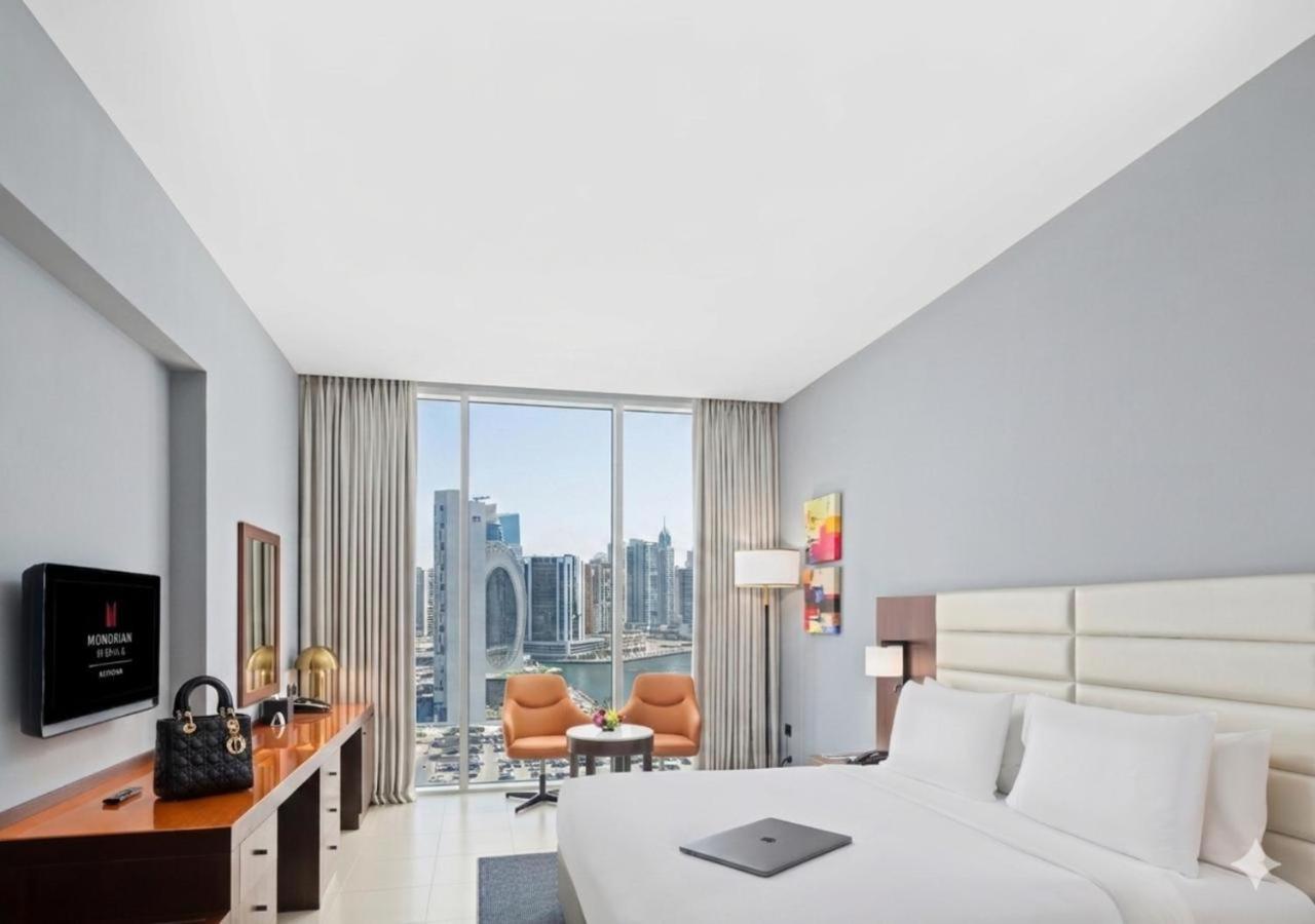 Class Room Queen Bed Canal View