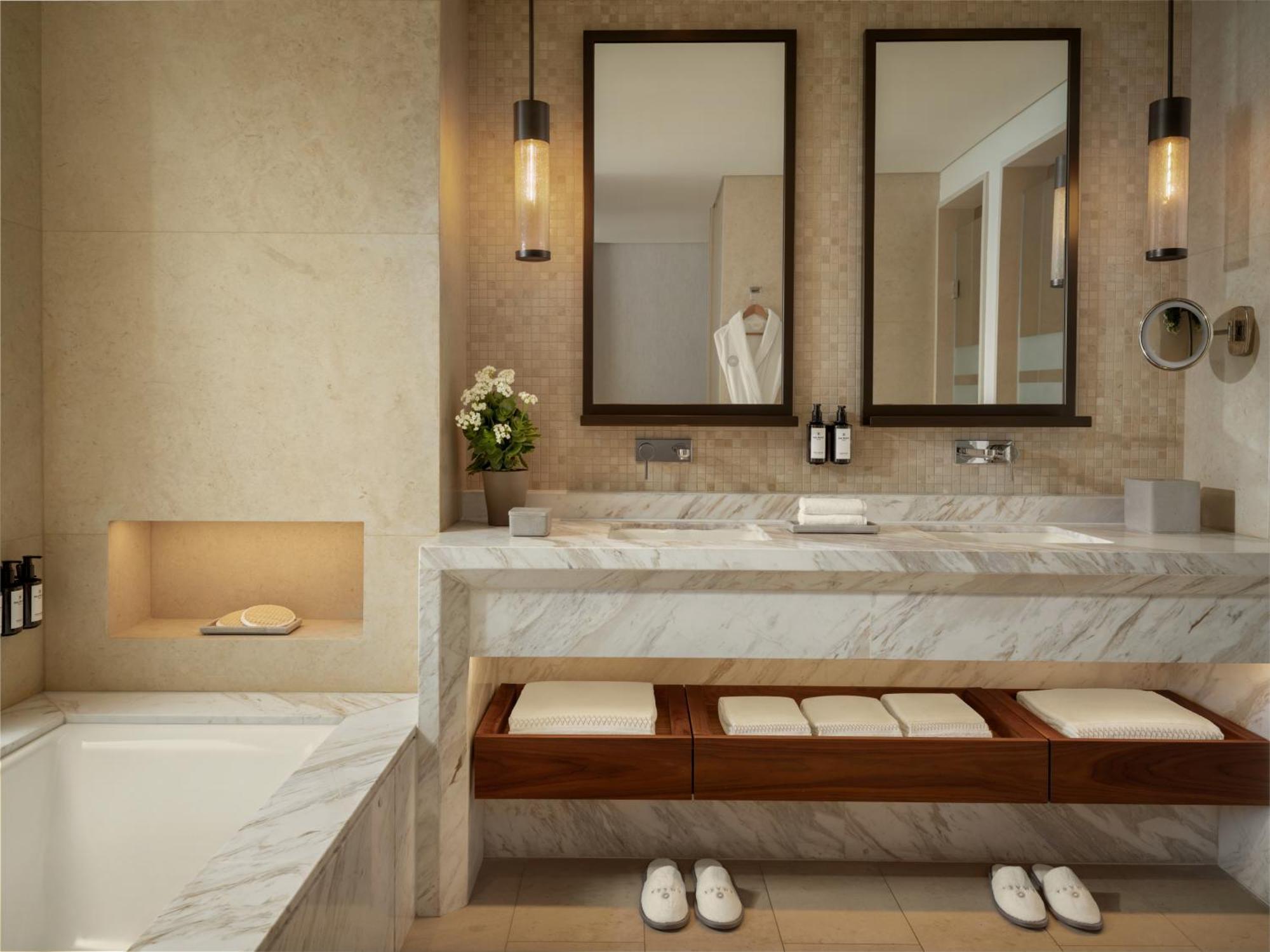 Deluxe Grand Sea View Room