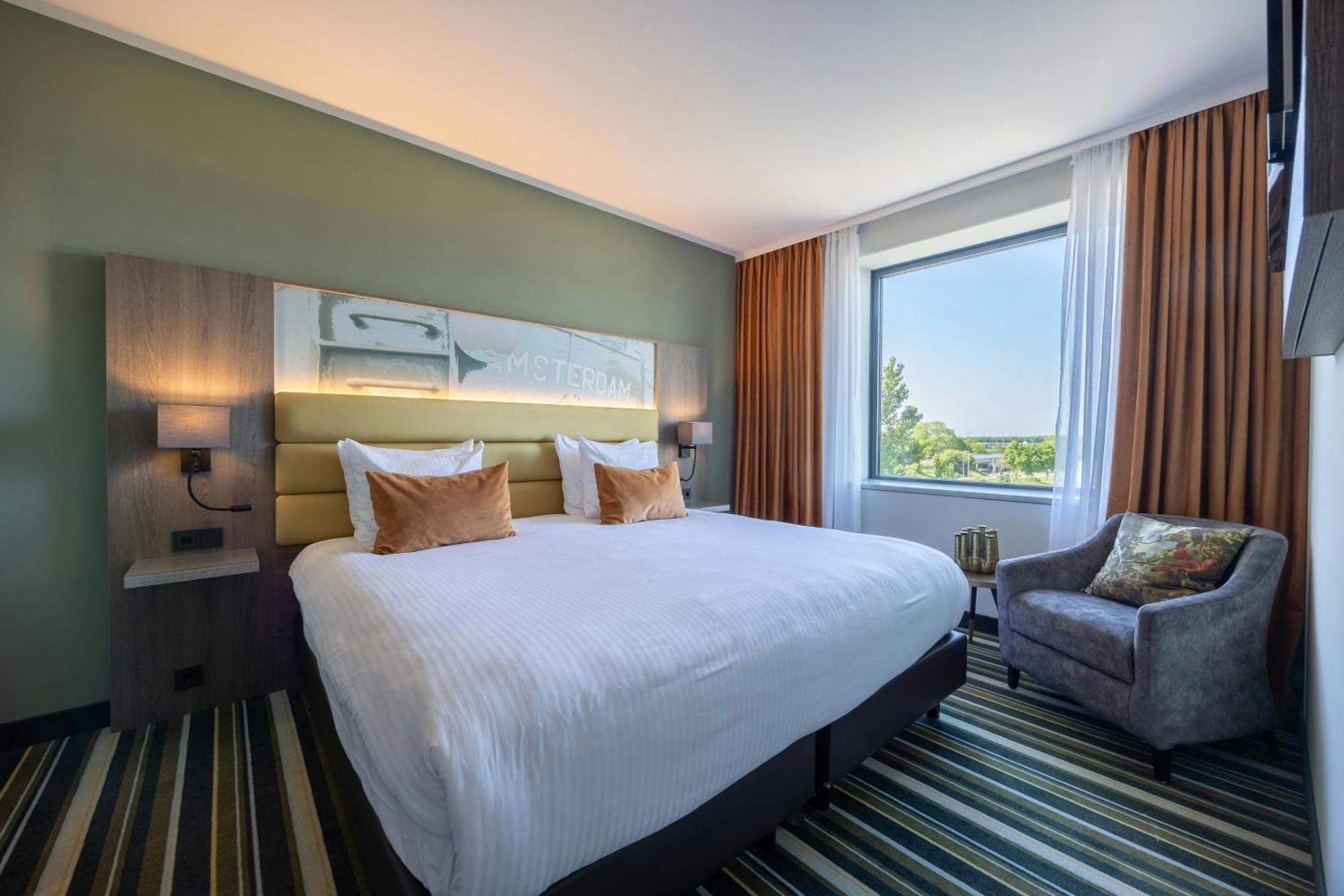Suite 1 King Bed 1 Queen Bed