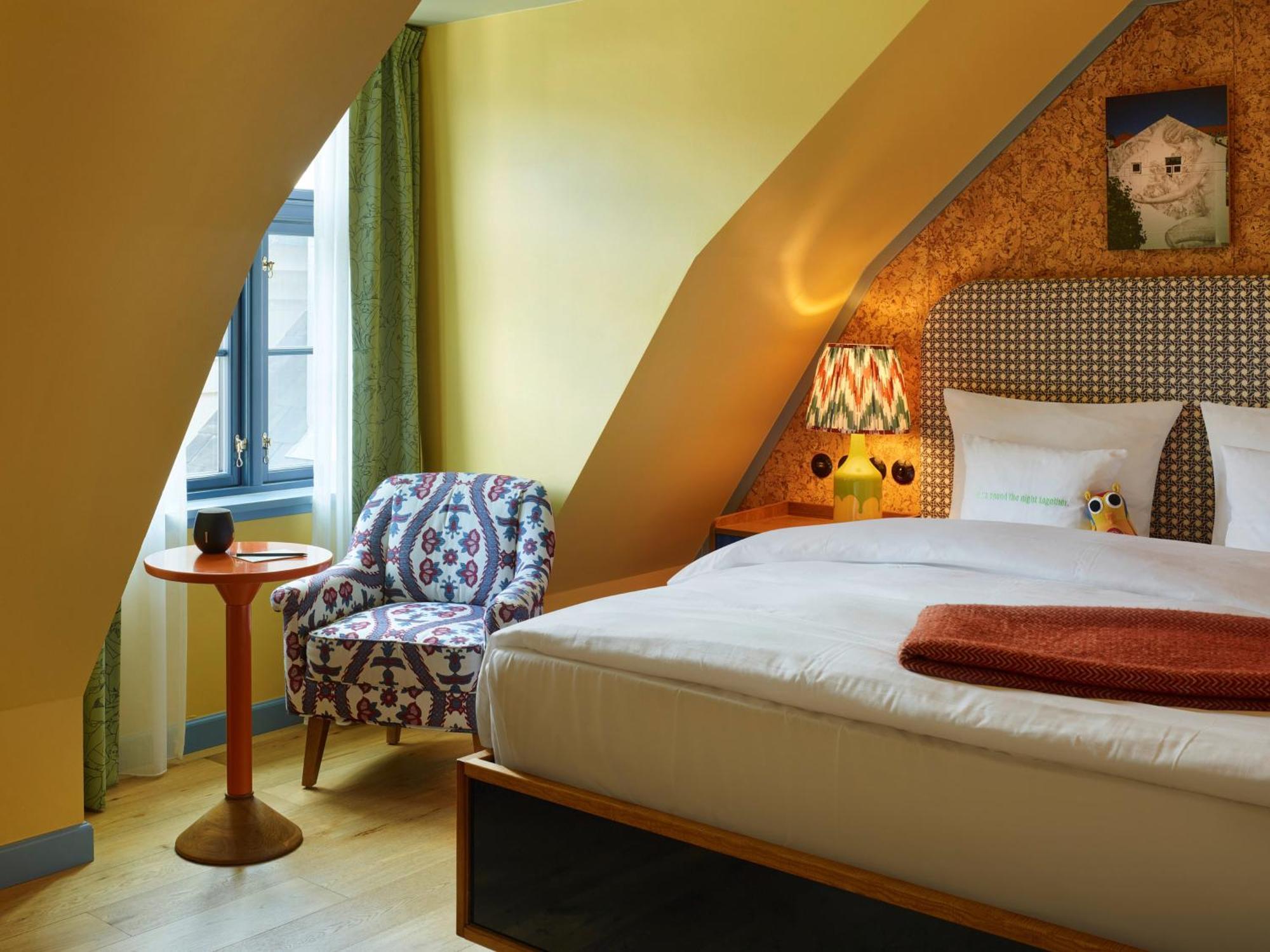 Medium Room