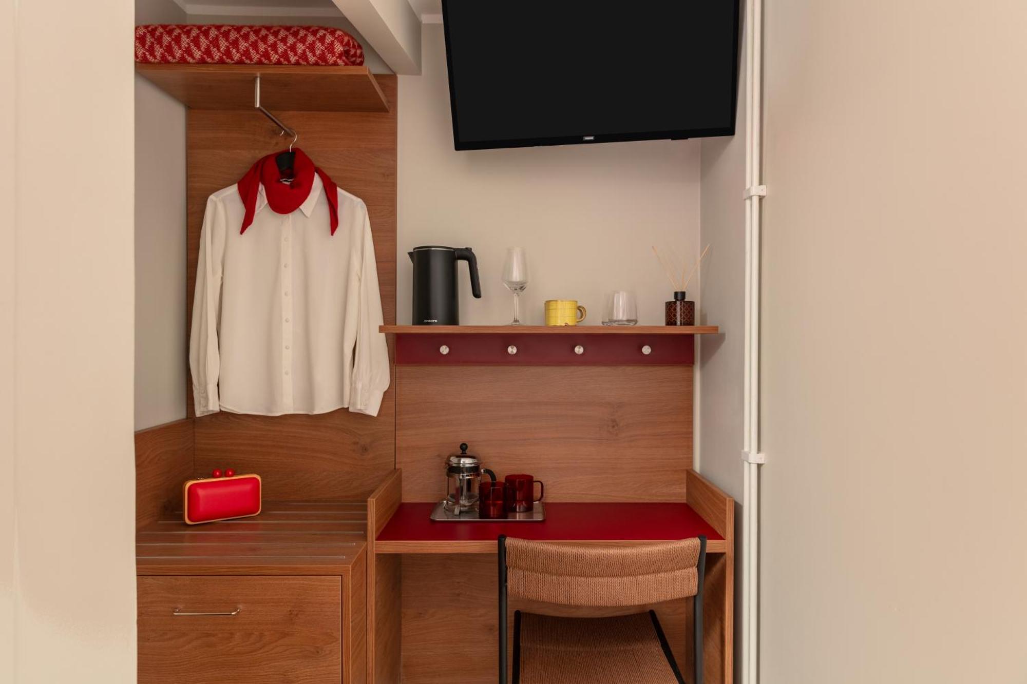 Compact Room Single Windowless