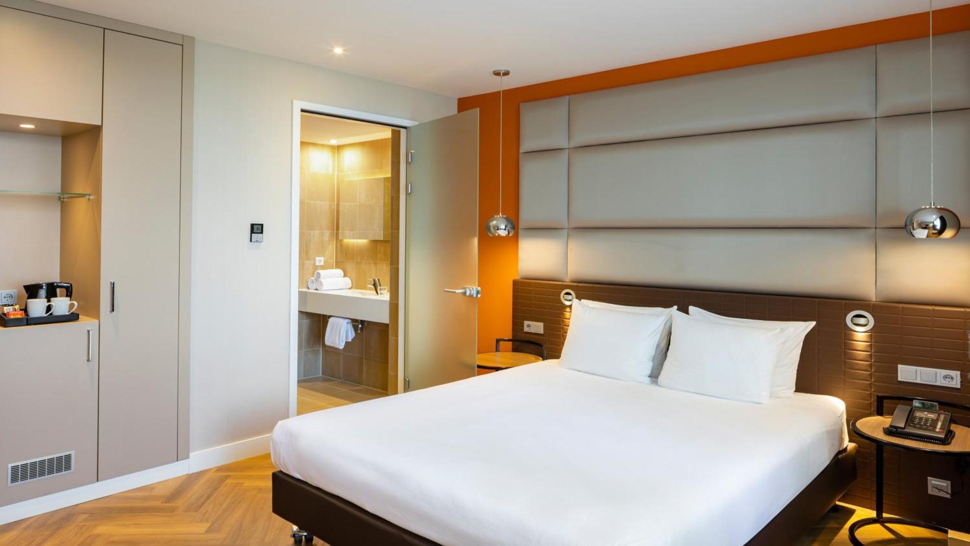 Standard Queen Room